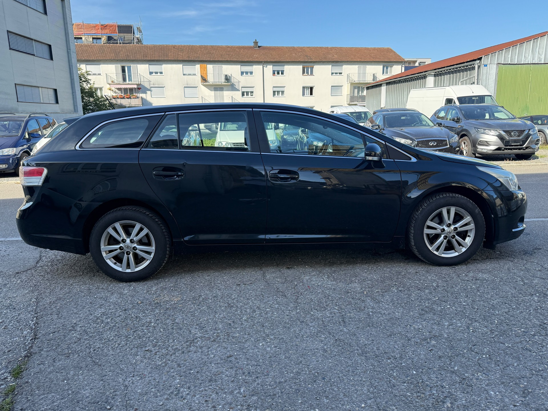 TOYOTA Avensis SW 2.0 Linea Luna Multidrive-image-1