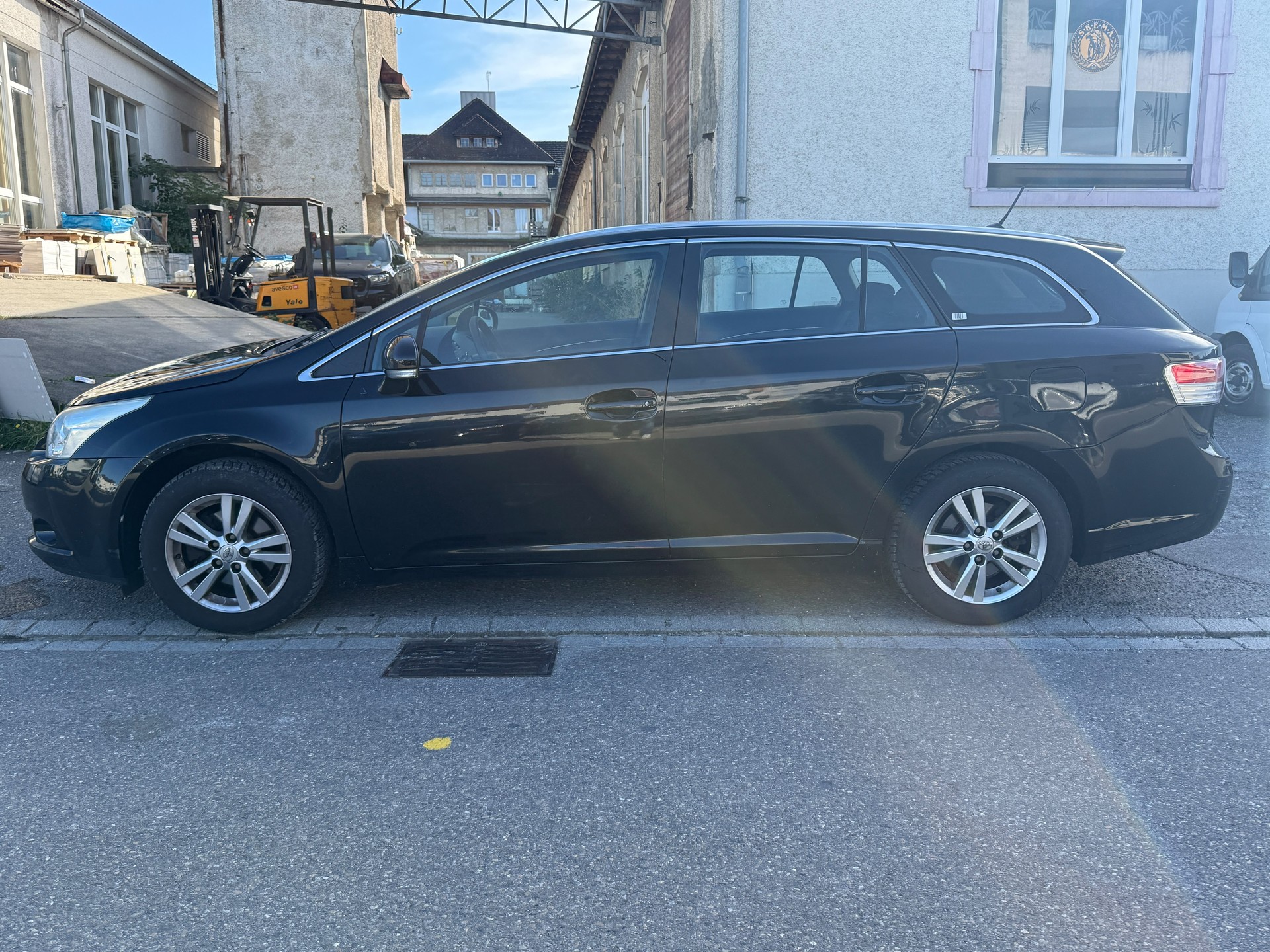 TOYOTA Avensis SW 2.0 Linea Luna Multidrive-image-5
