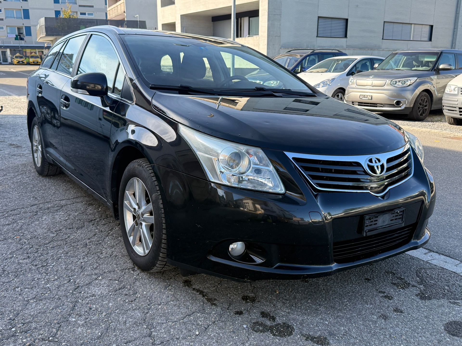 TOYOTA Avensis SW 2.0 Linea Luna Multidrive-image-0