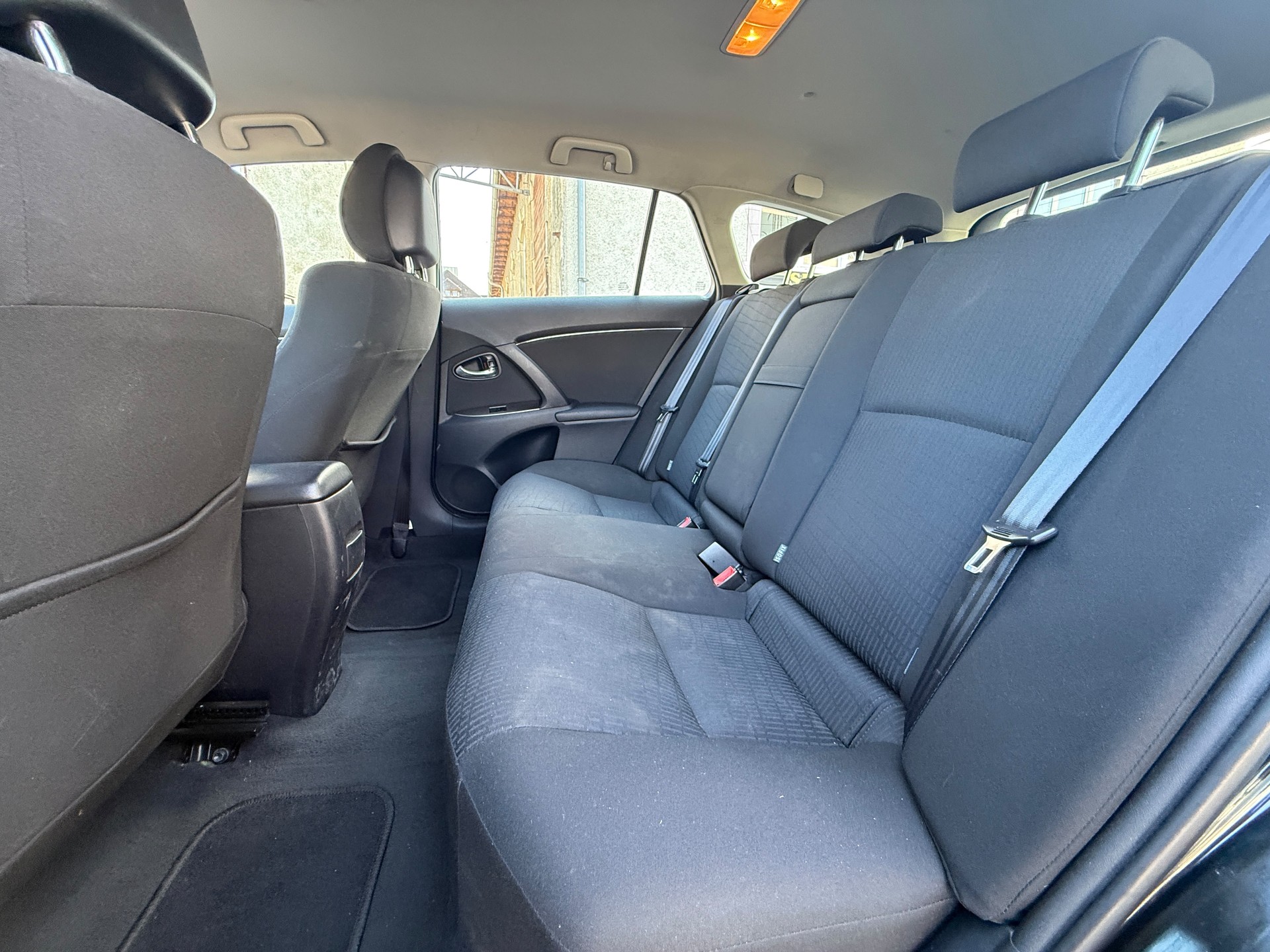 TOYOTA Avensis SW 2.0 Linea Luna Multidrive-image-8