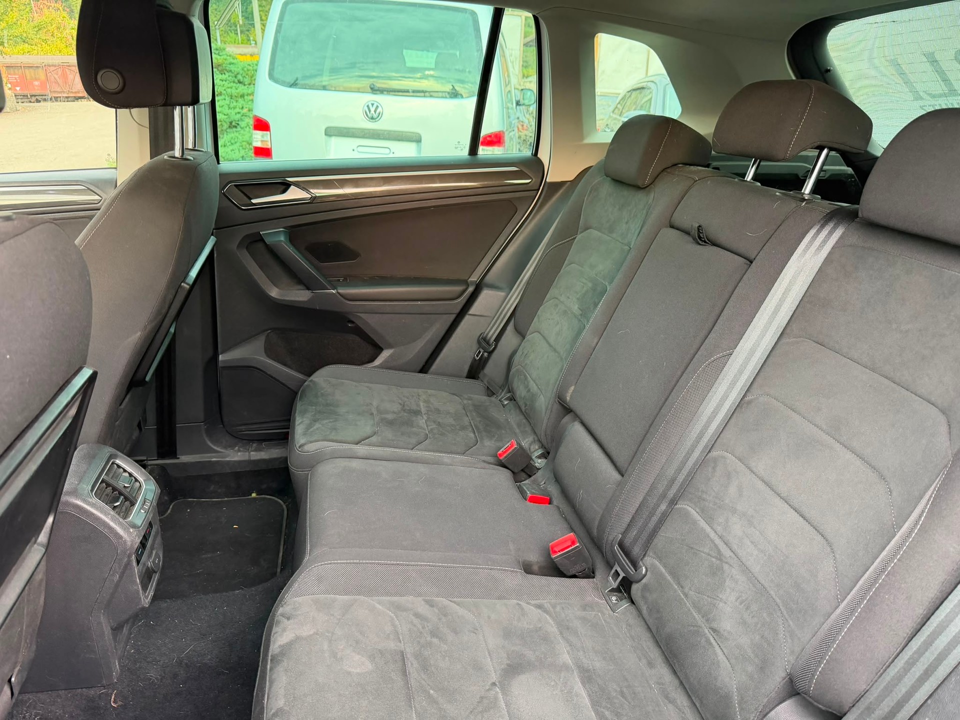 VW Tiguan 2.0 TDI SCR Comfortline 4Motion DSG-image-9