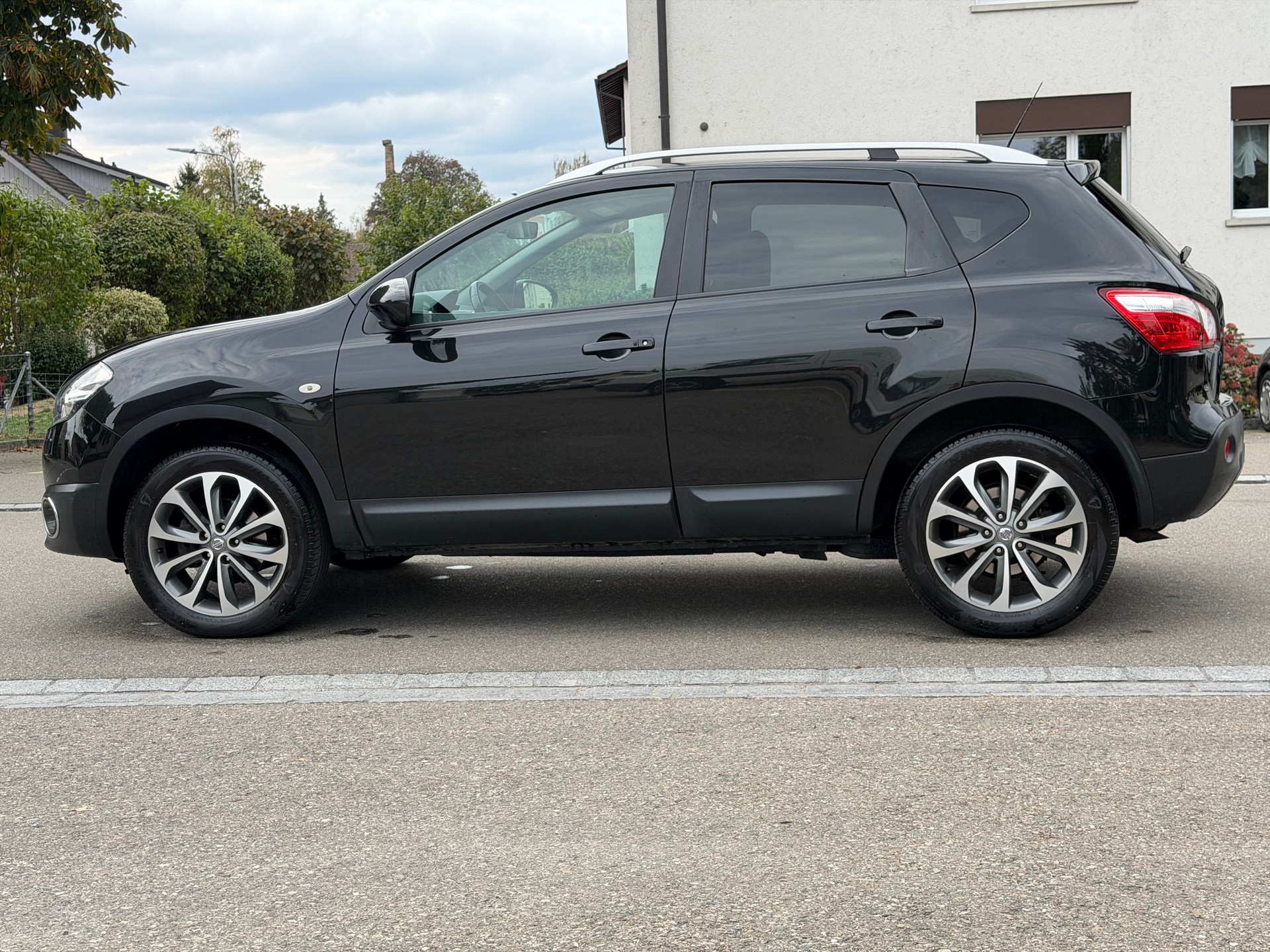 NISSAN Qashqai 2.0 dCi 4WD tekna-image-4