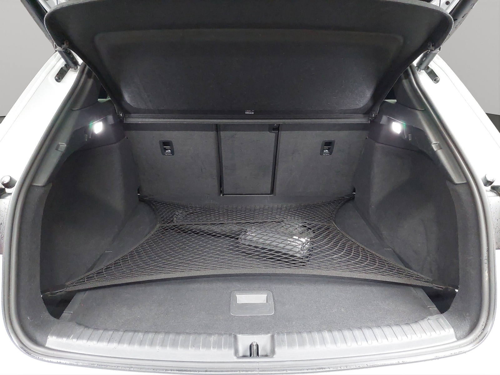 AUDI Q4 e-tron 50 quattro-image-10