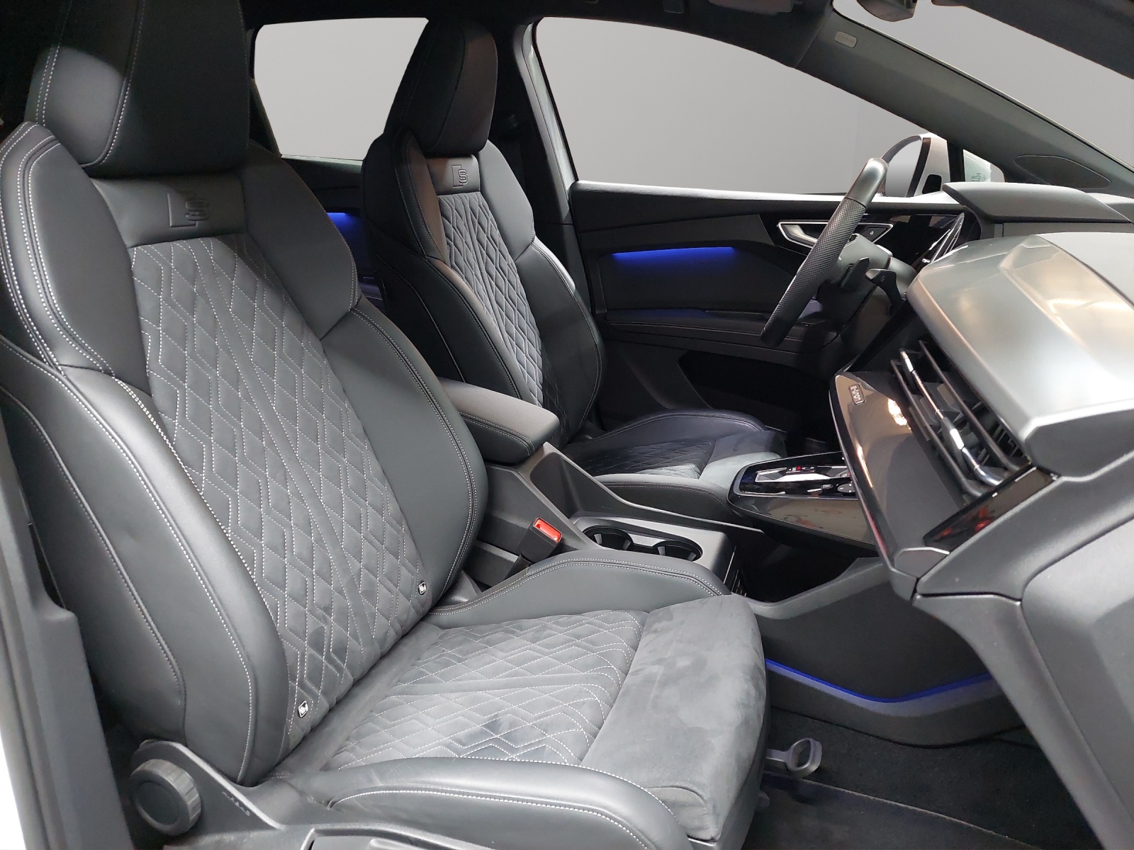 AUDI Q4 e-tron 50 quattro-image-8