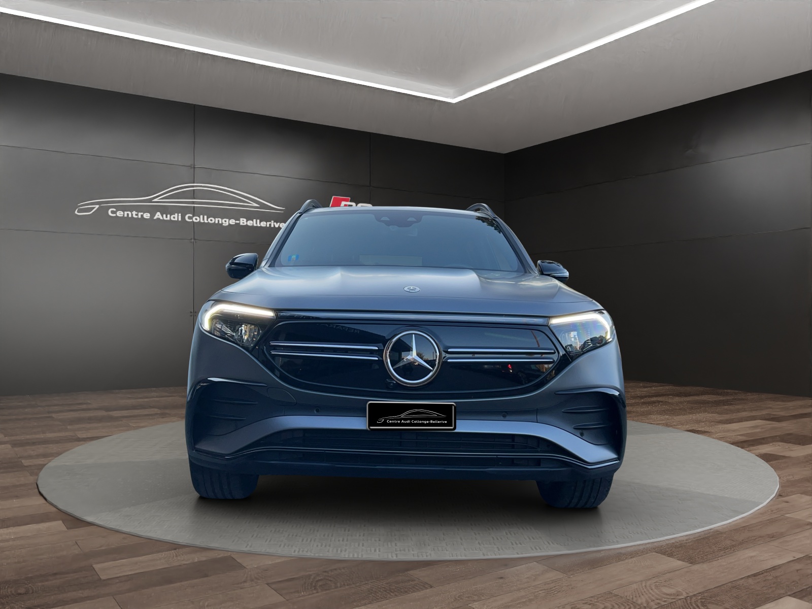 MERCEDES-BENZ EQB 300 AMG Line 4Matic-showroom-element-1