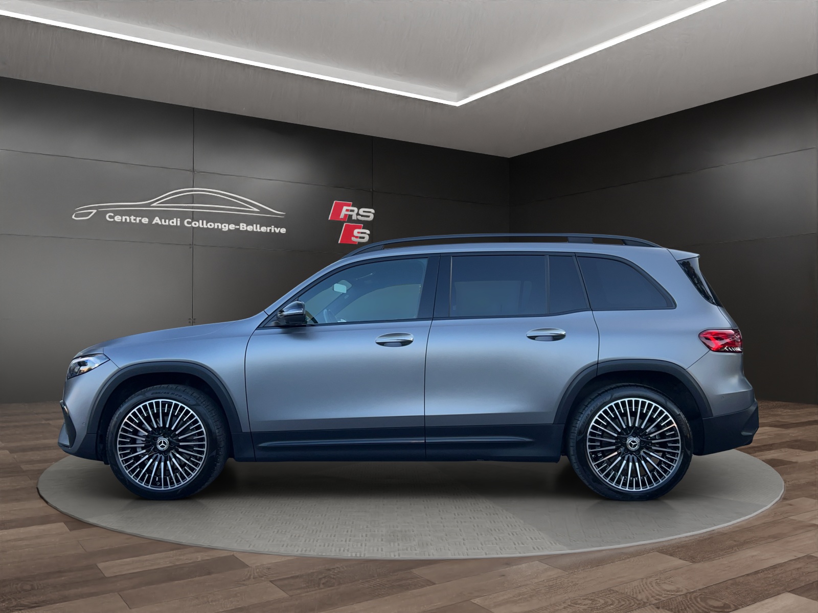 MERCEDES-BENZ EQB 300 AMG Line 4Matic-showroom-element-2