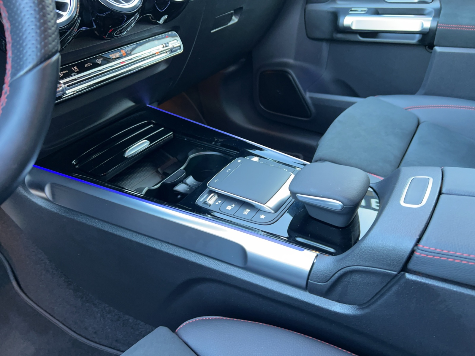MERCEDES-BENZ EQB 300 AMG Line 4Matic-image-22