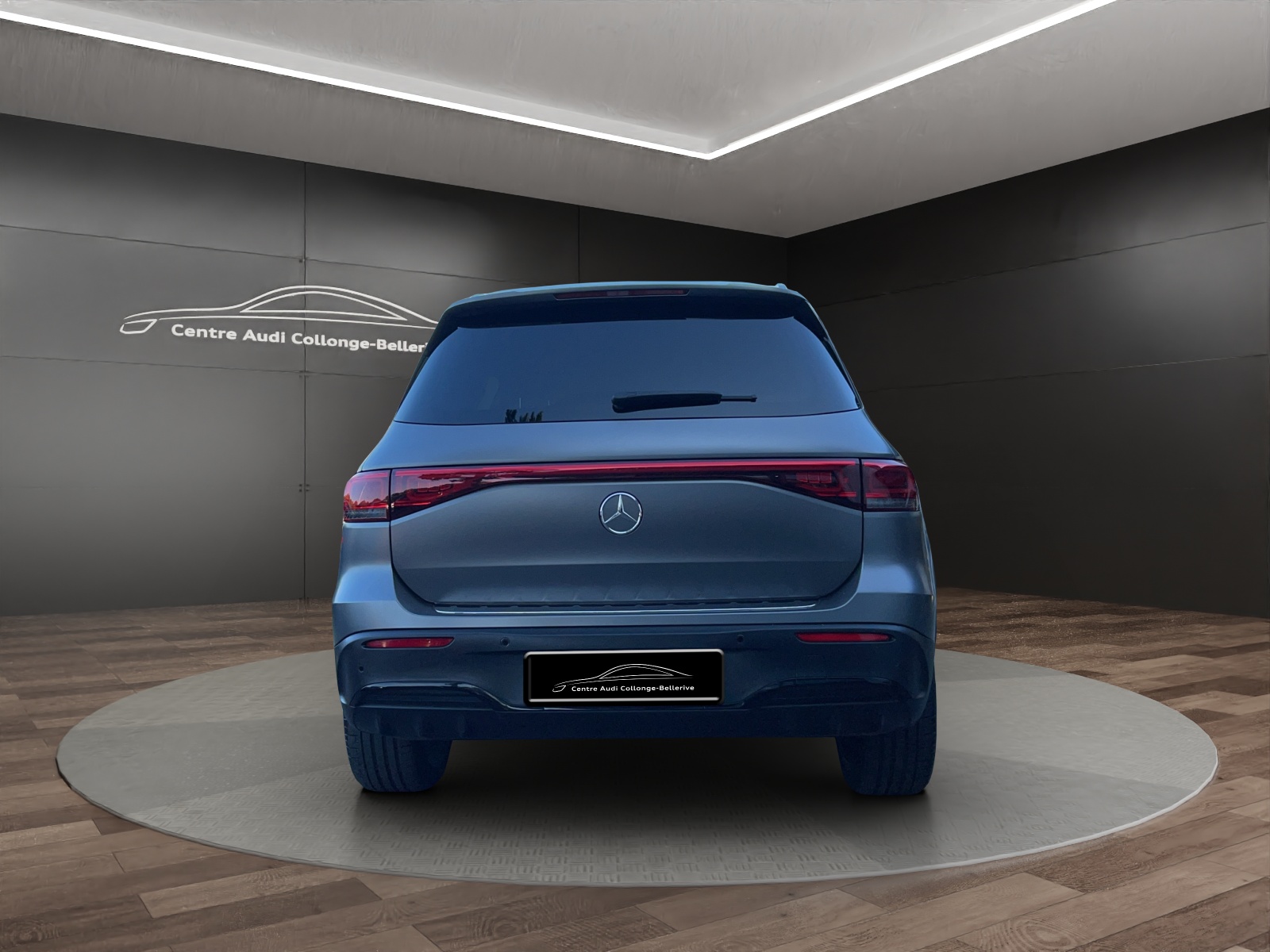 MERCEDES-BENZ EQB 300 AMG Line 4Matic-image-4