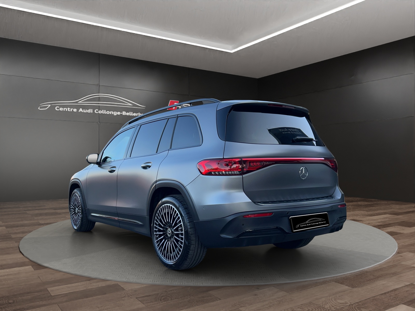 MERCEDES-BENZ EQB 300 AMG Line 4Matic-showroom-element-3