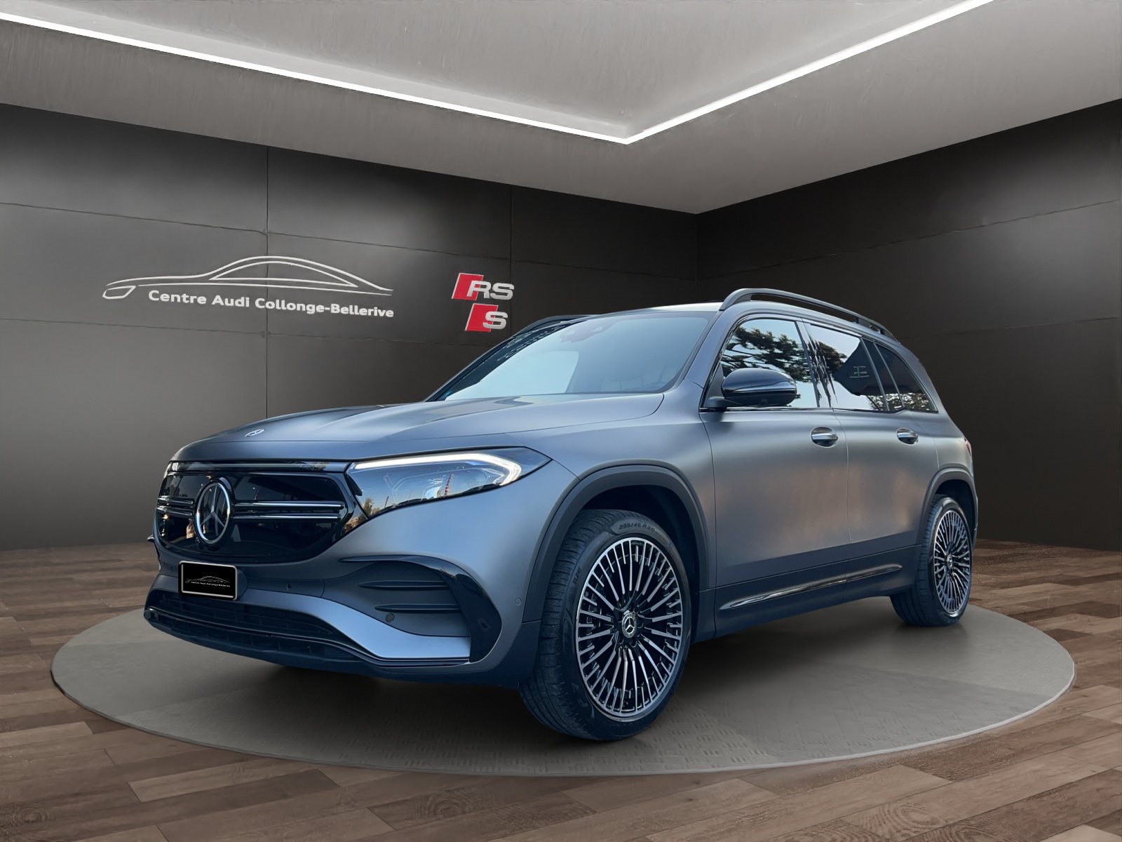 MERCEDES-BENZ EQB 300 AMG Line 4Matic