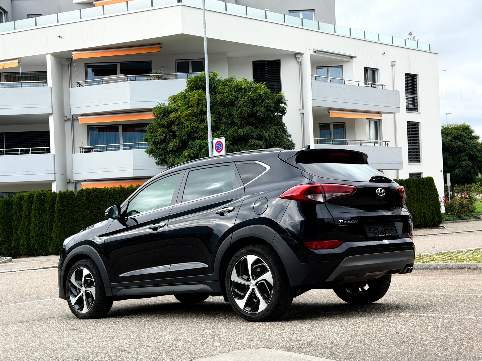 HYUNDAI Tucson 2.0 CRDI Vertex 4WD Automatic / PANORAMADACH / KAMERA / 8 FACH / FRISCH AB MFK-image-4