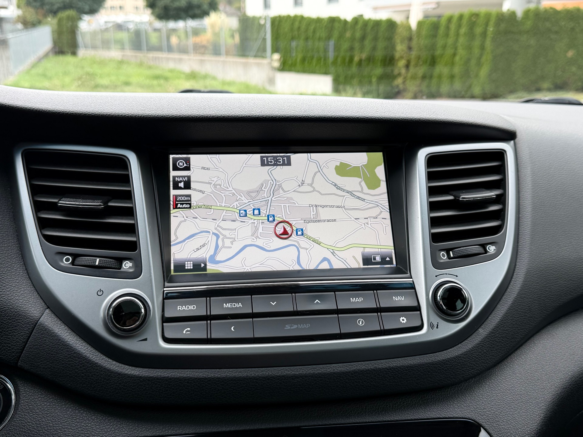 HYUNDAI Tucson 2.0 CRDI Vertex 4WD Automatic / PANORAMADACH / KAMERA / 8 FACH / FRISCH AB MFK-image-12