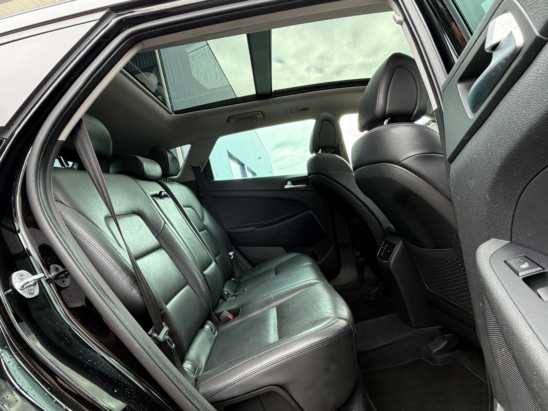 HYUNDAI Tucson 2.0 CRDI Vertex 4WD Automatic / PANORAMADACH / KAMERA / 8 FACH / FRISCH AB MFK-image-9