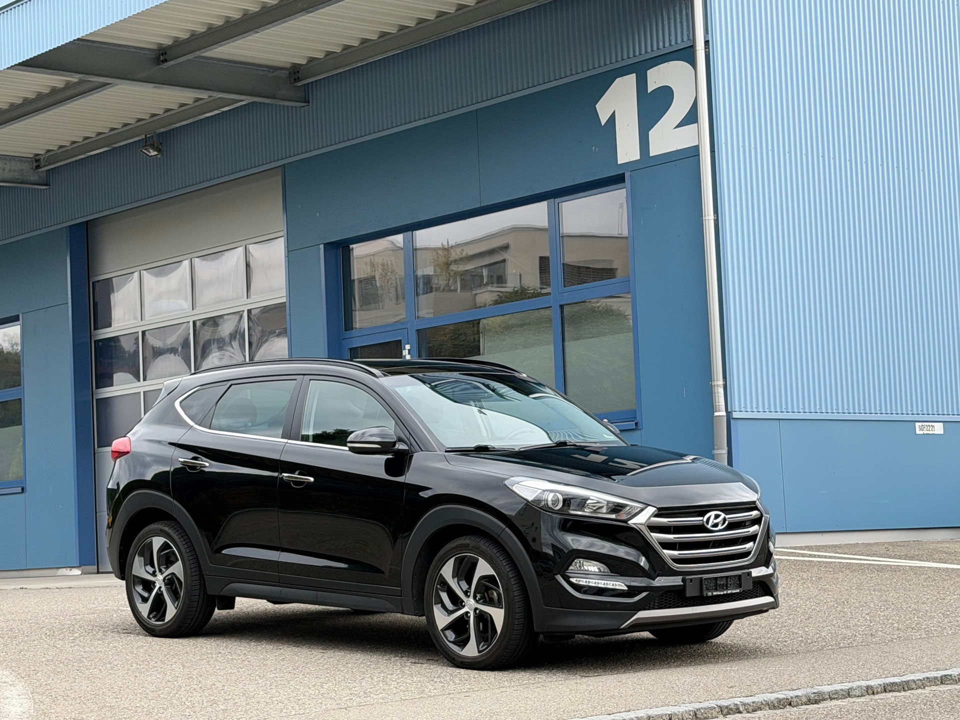 HYUNDAI Tucson 2.0 CRDI Vertex 4WD Automatic / PANORAMADACH / KAMERA / 8 FACH / FRISCH AB MFK-showroom-element-1