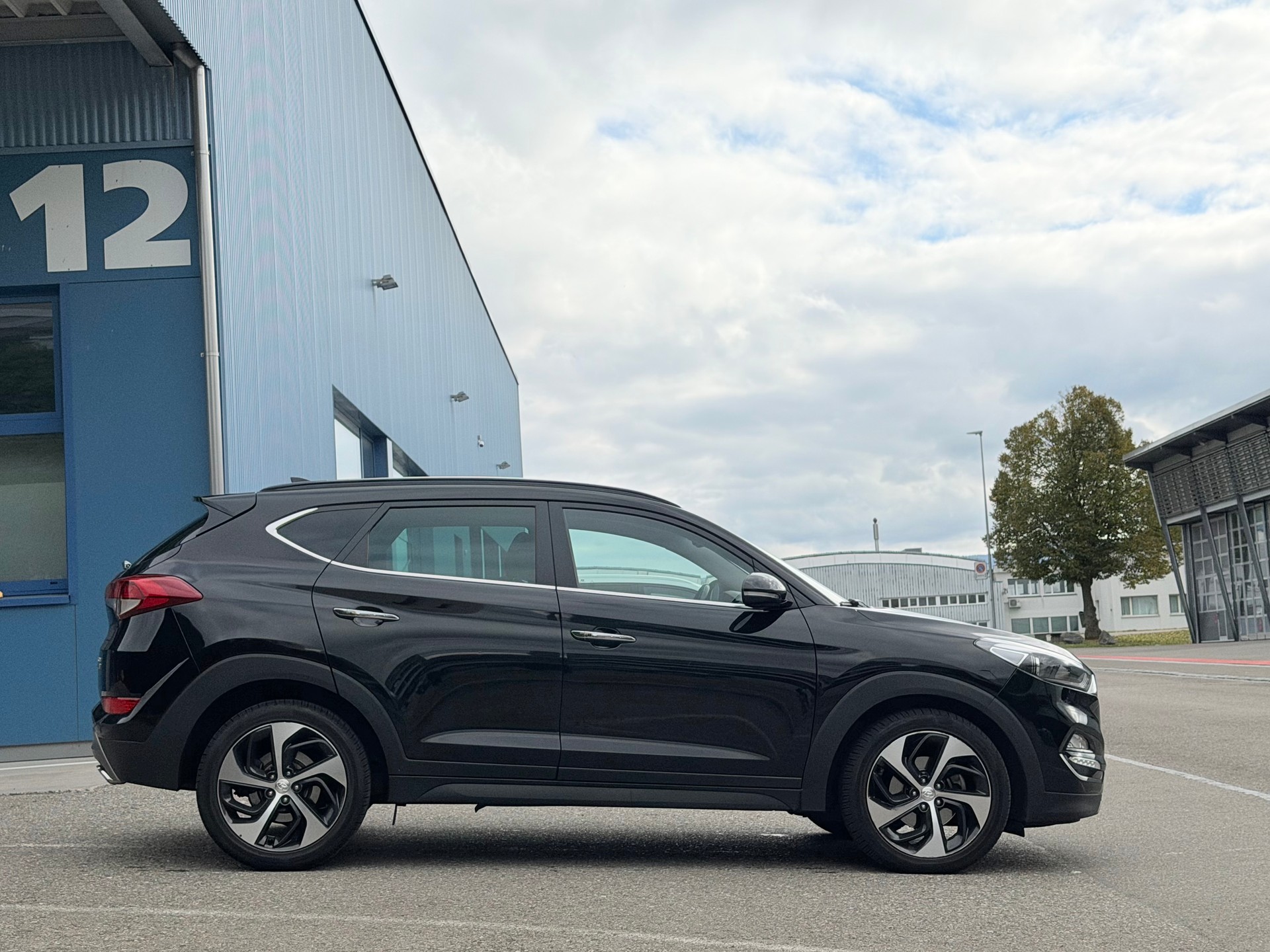 HYUNDAI Tucson 2.0 CRDI Vertex 4WD Automatic / PANORAMADACH / KAMERA / 8 FACH / FRISCH AB MFK-showroom-element-2