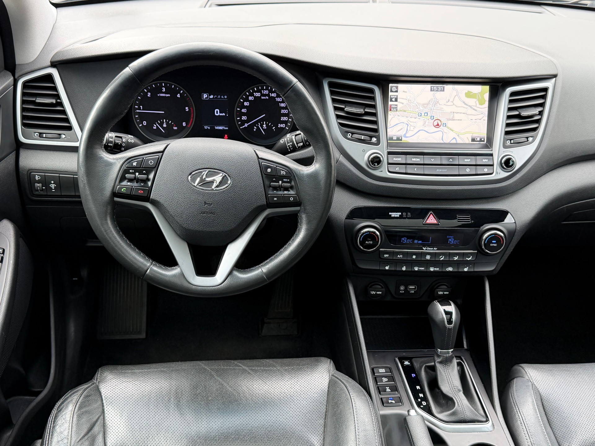 HYUNDAI Tucson 2.0 CRDI Vertex 4WD Automatic / PANORAMADACH / KAMERA / 8 FACH / FRISCH AB MFK-image-6