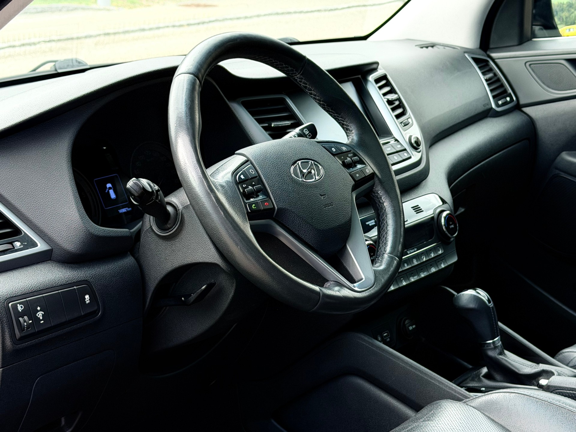 HYUNDAI Tucson 2.0 CRDI Vertex 4WD Automatic / PANORAMADACH / KAMERA / 8 FACH / FRISCH AB MFK-image-7
