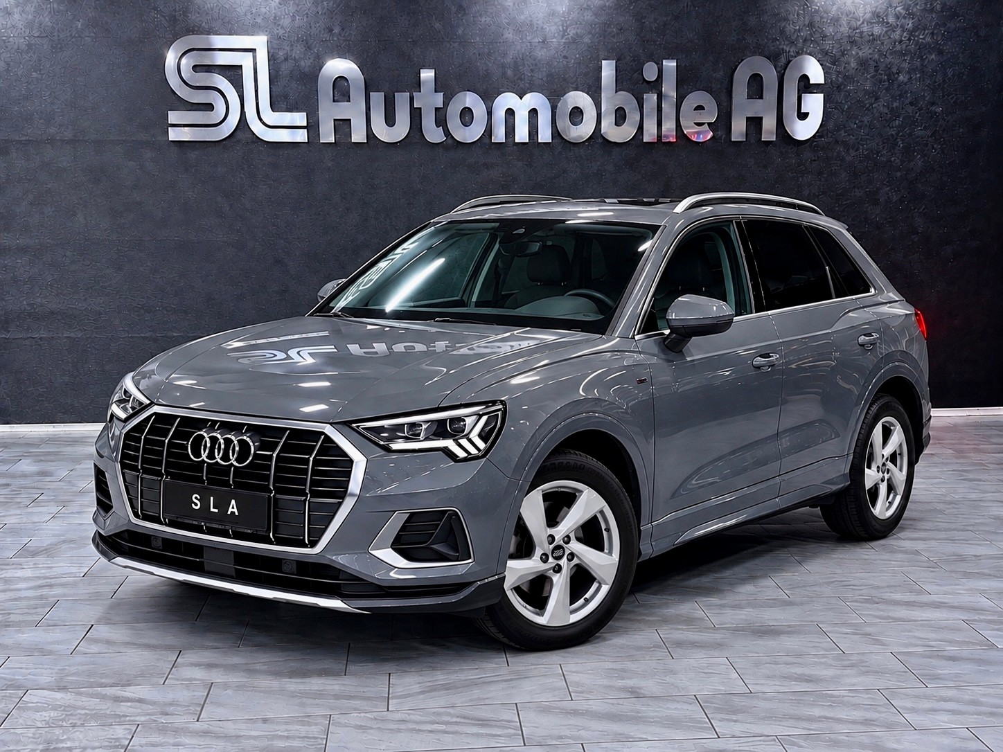 AUDI Q3 35 TDI quattro S-tronic-image-0