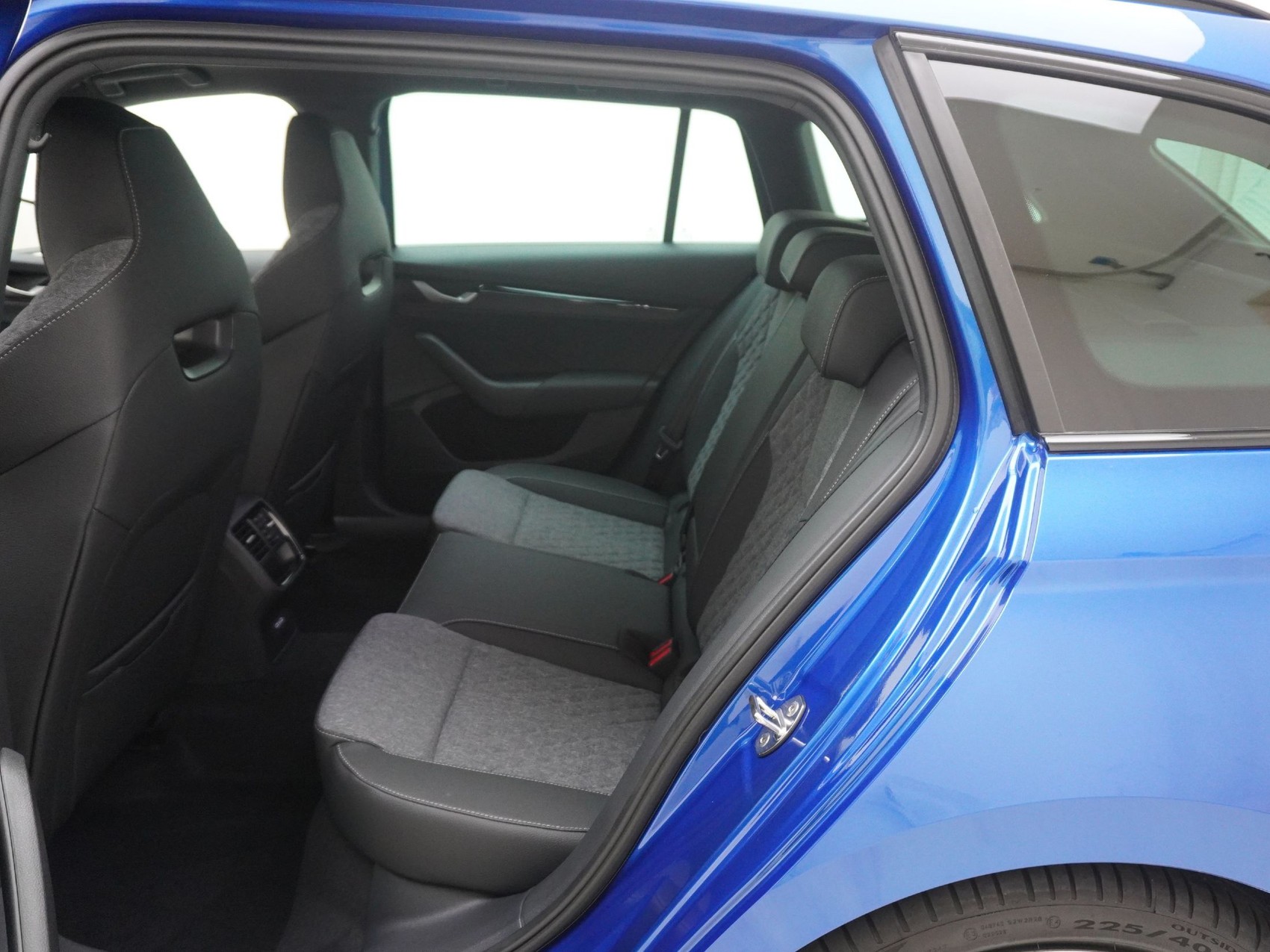 SKODA Octavia 2.0 TSI SportLine 4x4 DSG-image-14