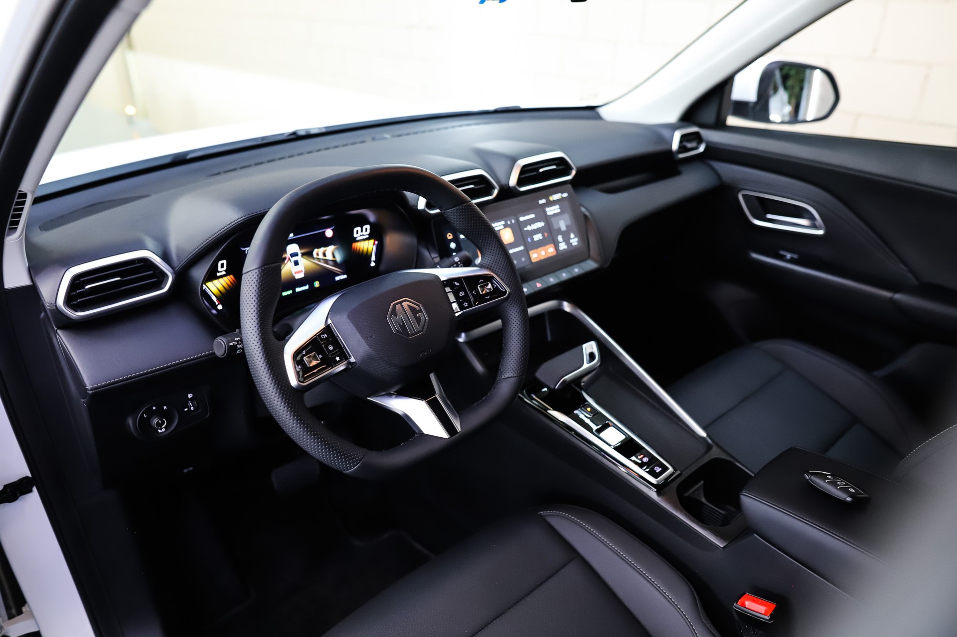 MG ZS 1.5 HEV Luxury Vollhybrid-image-6