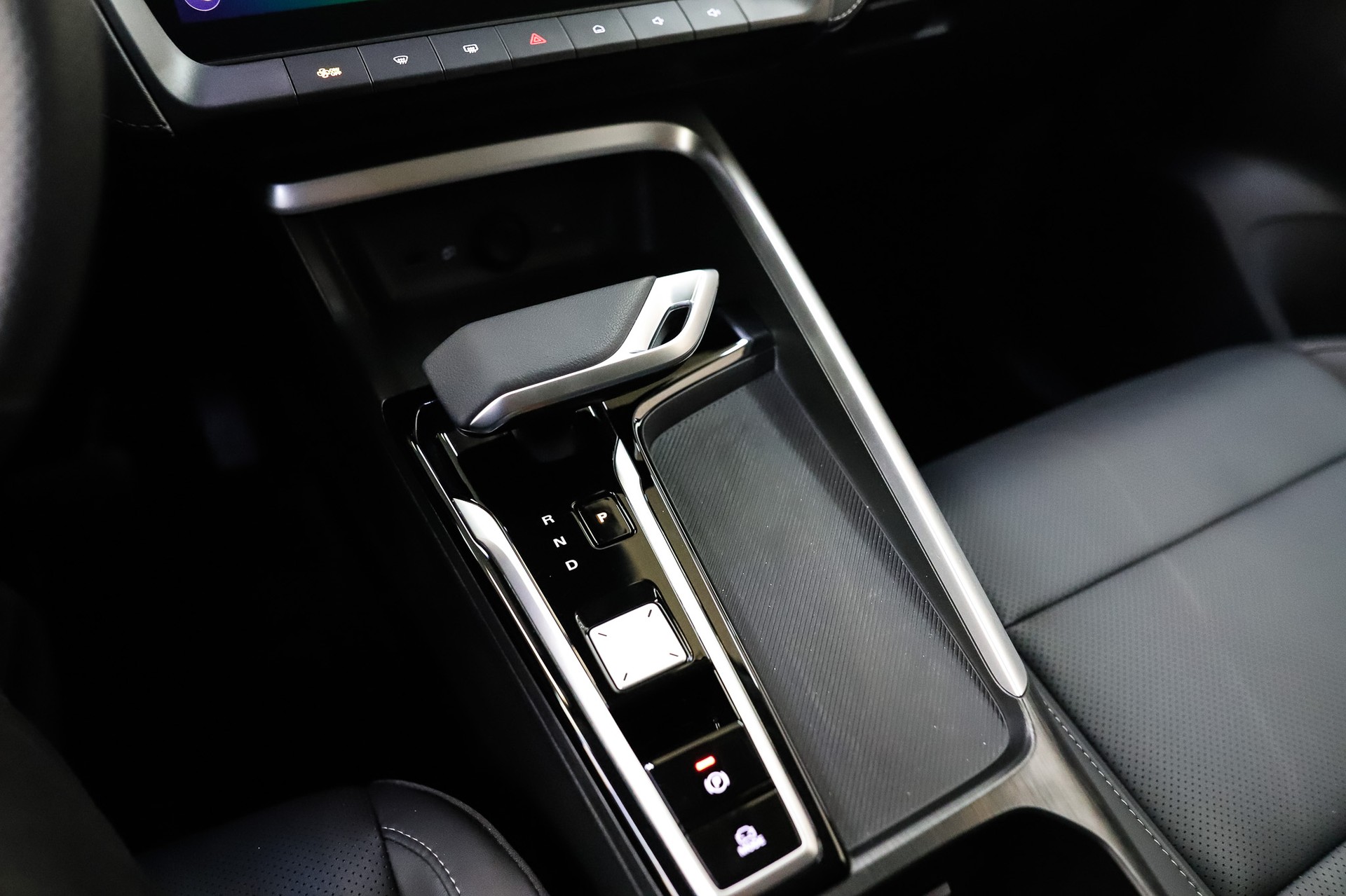 MG ZS 1.5 HEV Luxury Vollhybrid-image-9