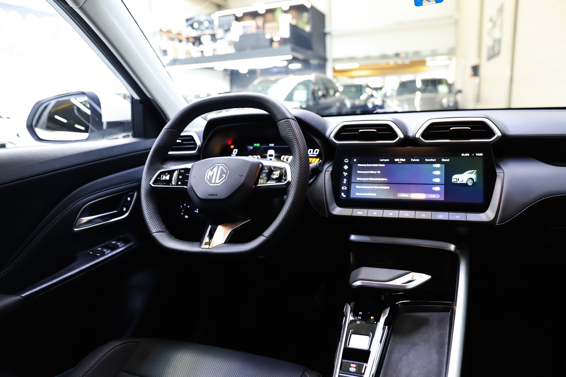 MG ZS 1.5 HEV Luxury Vollhybrid-image-16