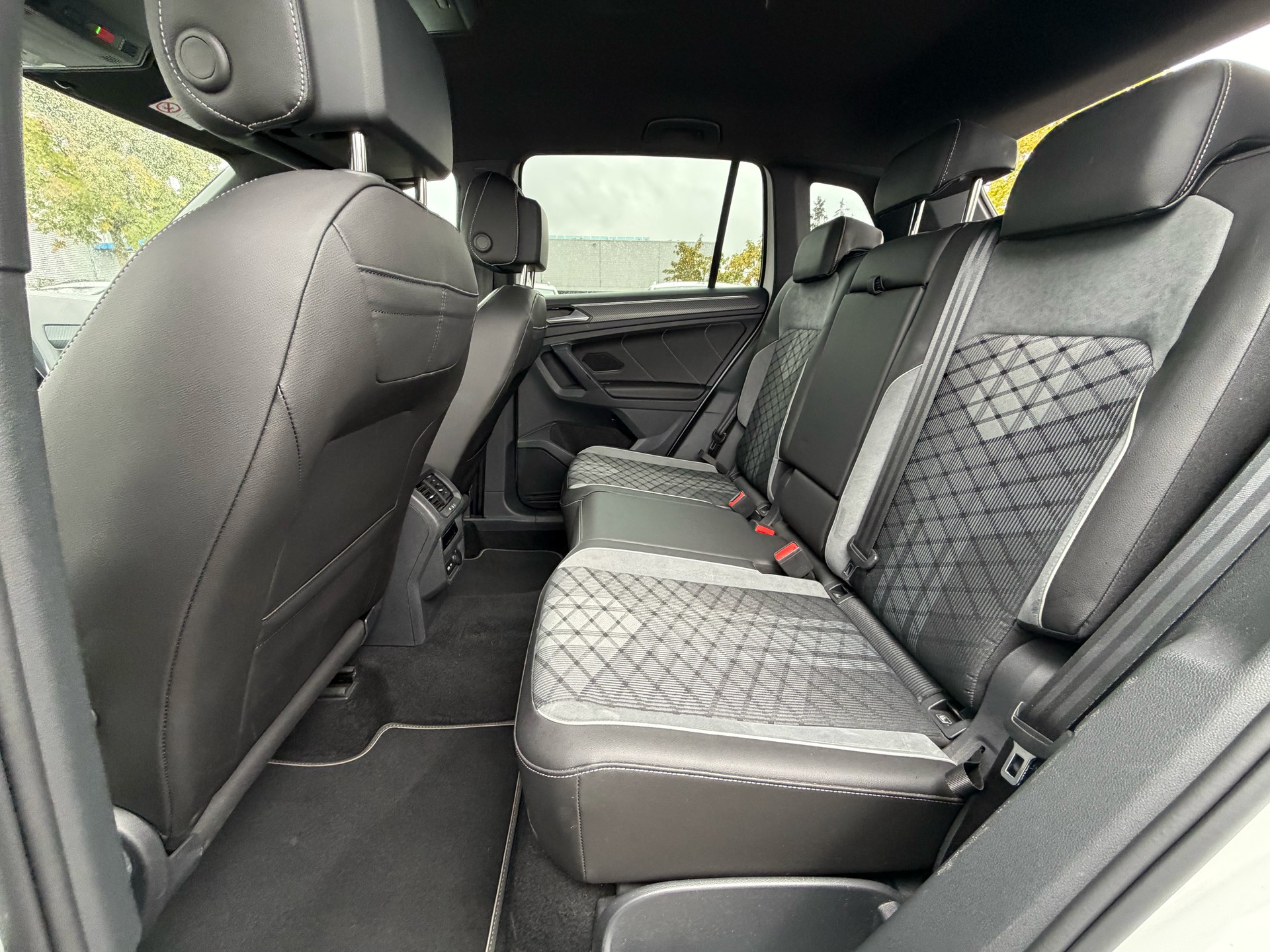 VW Tiguan 2.0TSI R-Line 4Motion DSG-image-11
