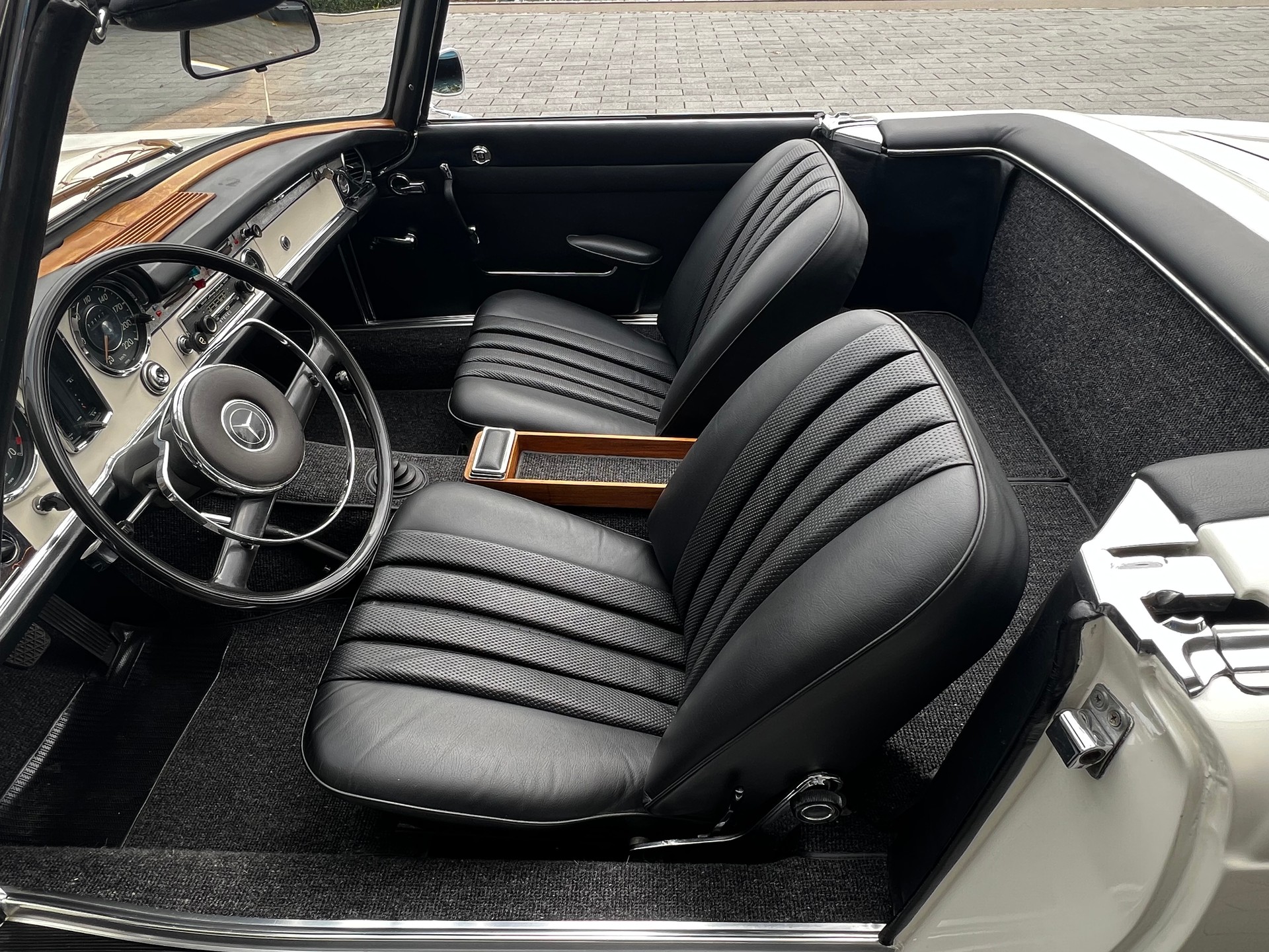 MERCEDES-BENZ 230 SL Pagode, CH Auslieferung-image-8