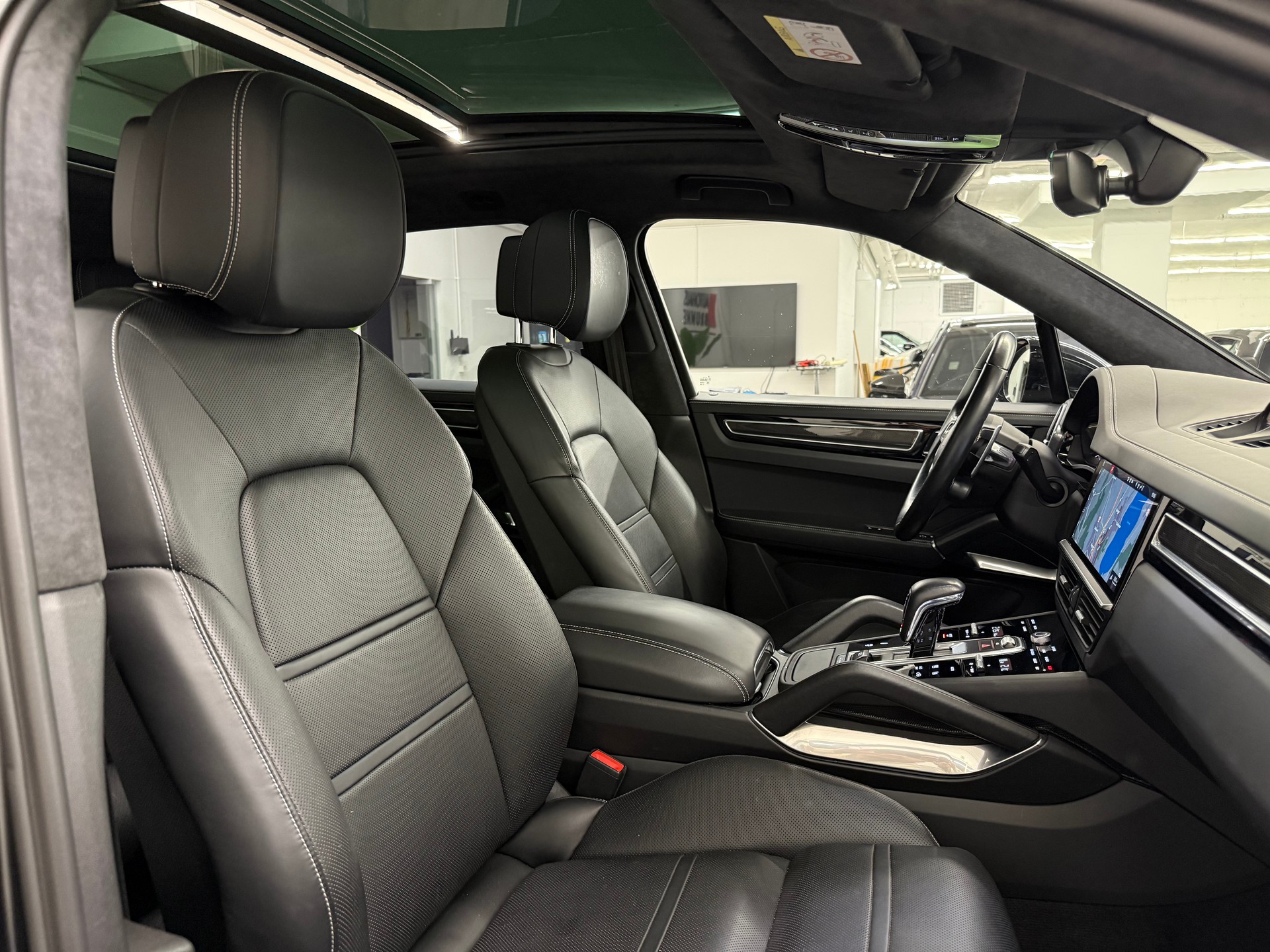 PORSCHE Cayenne Turbo-image-25