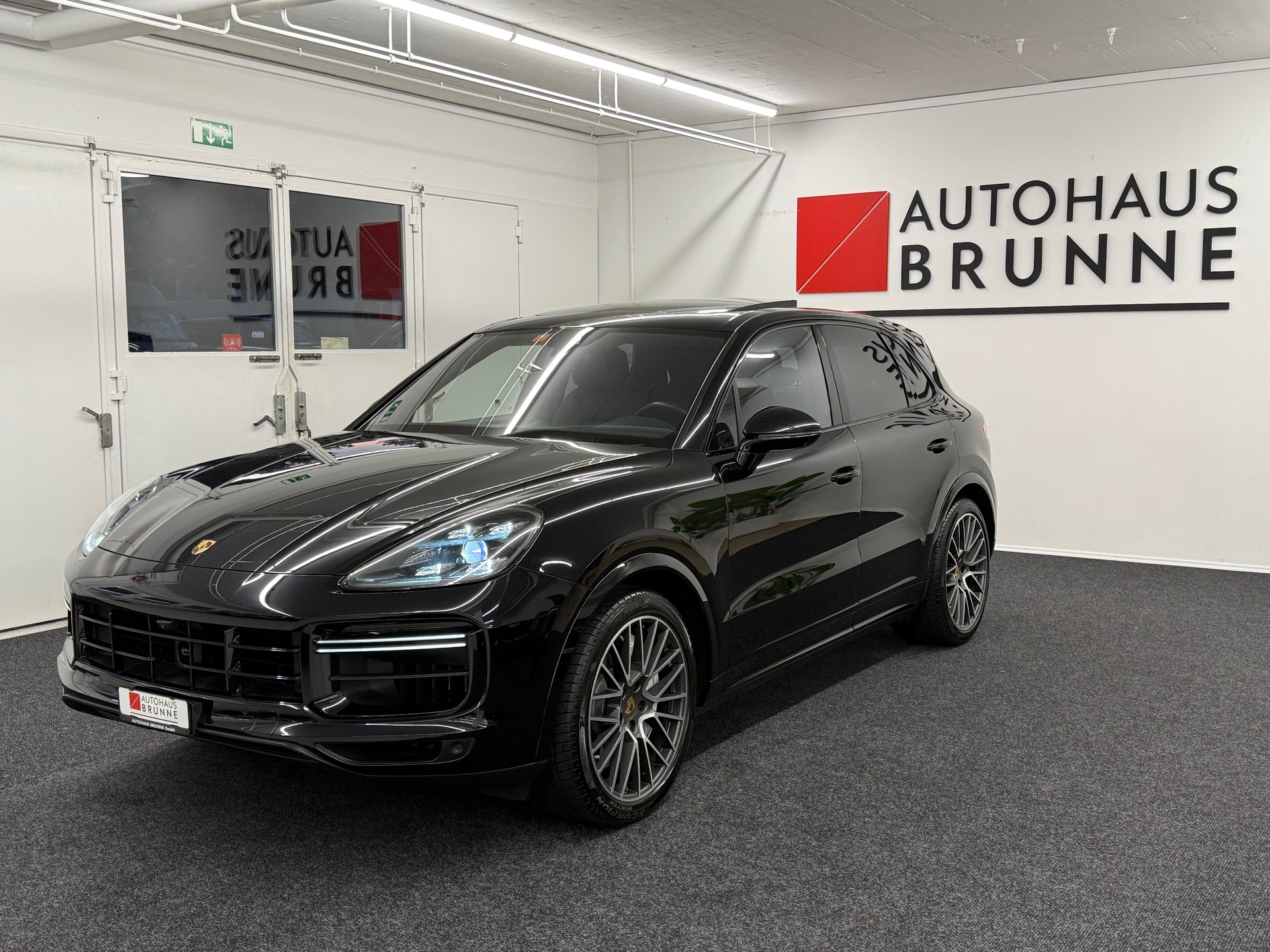 PORSCHE Cayenne Turbo-image-0