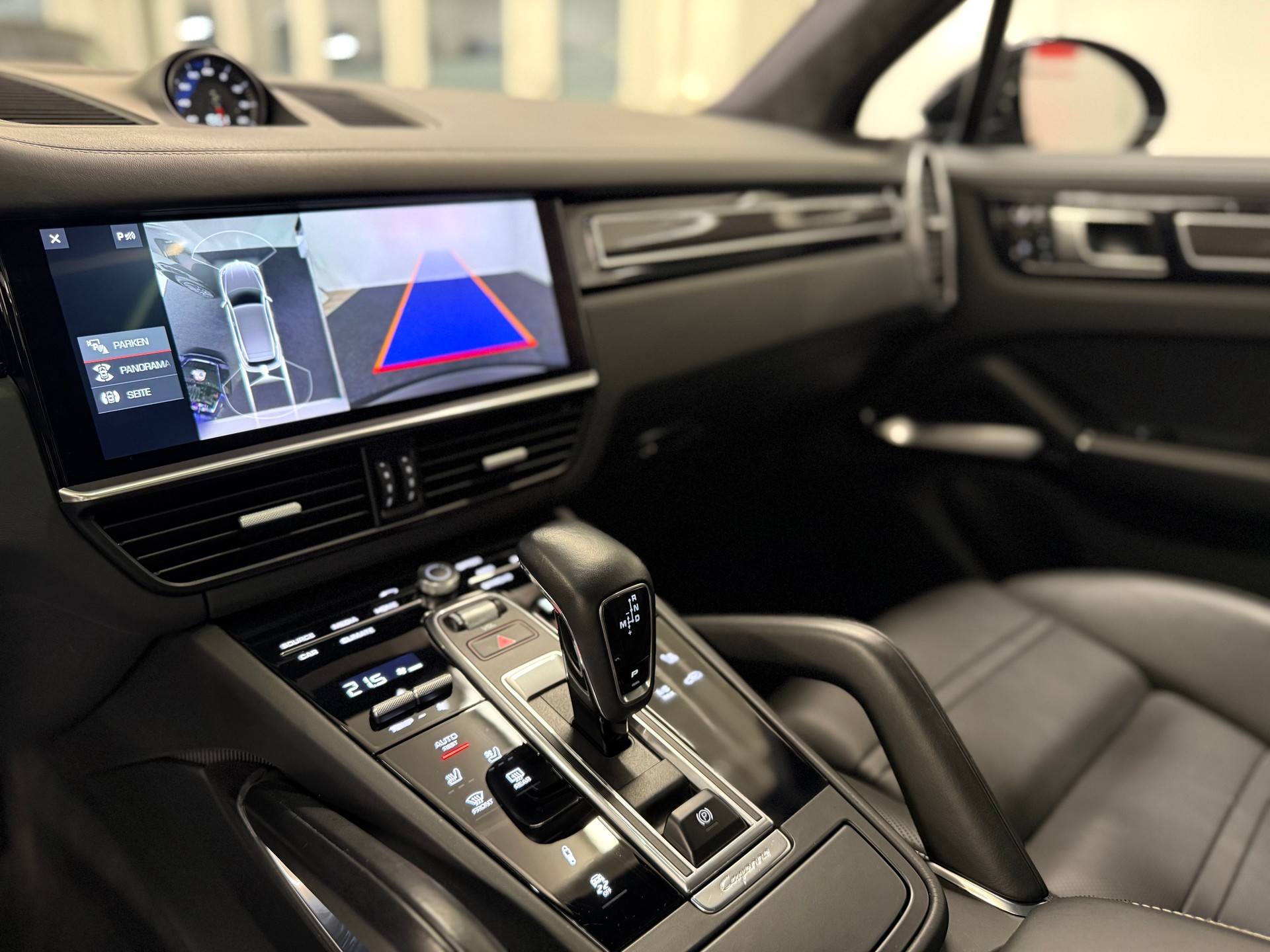 PORSCHE Cayenne Turbo-image-21