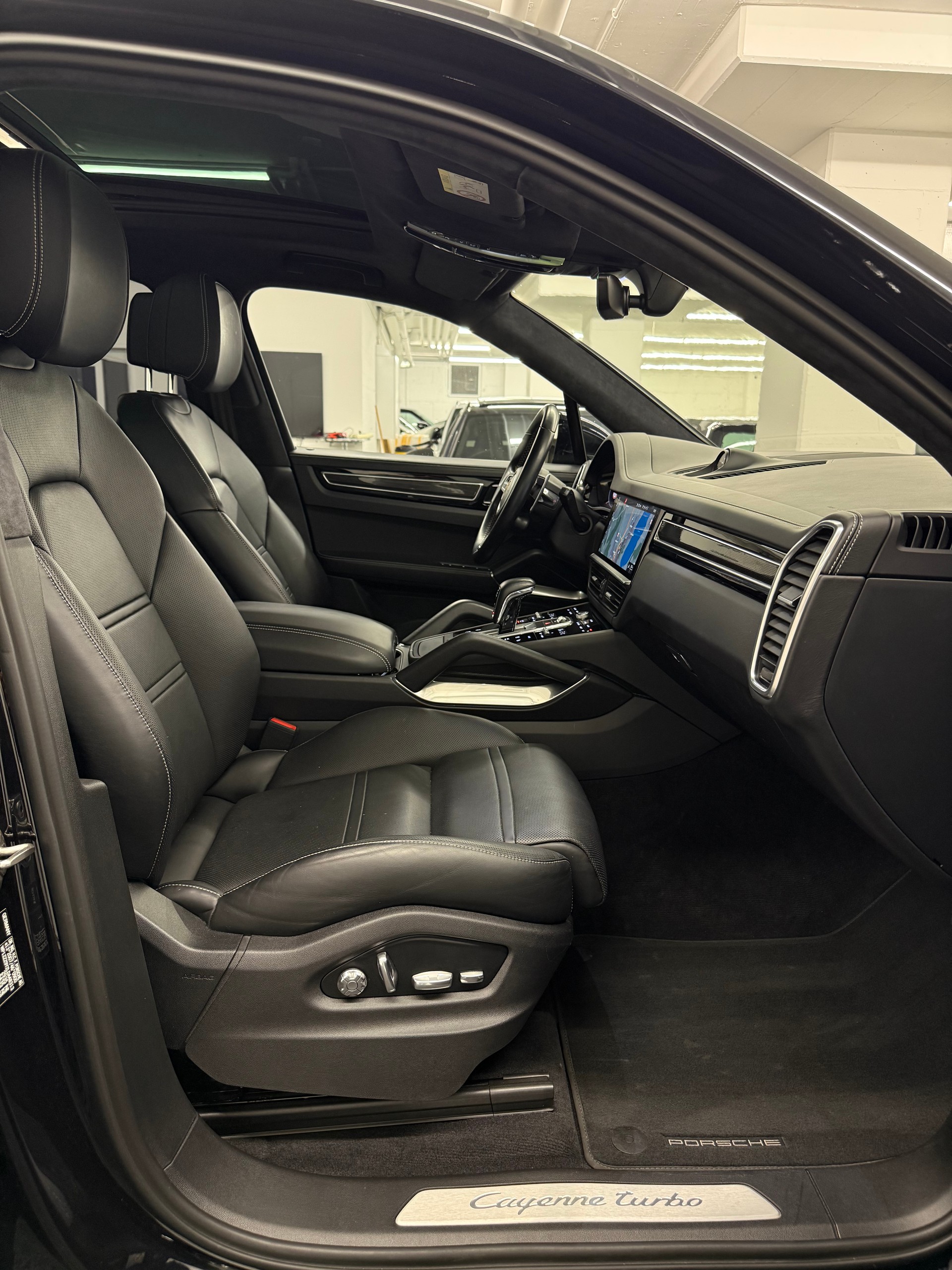 PORSCHE Cayenne Turbo-image-26
