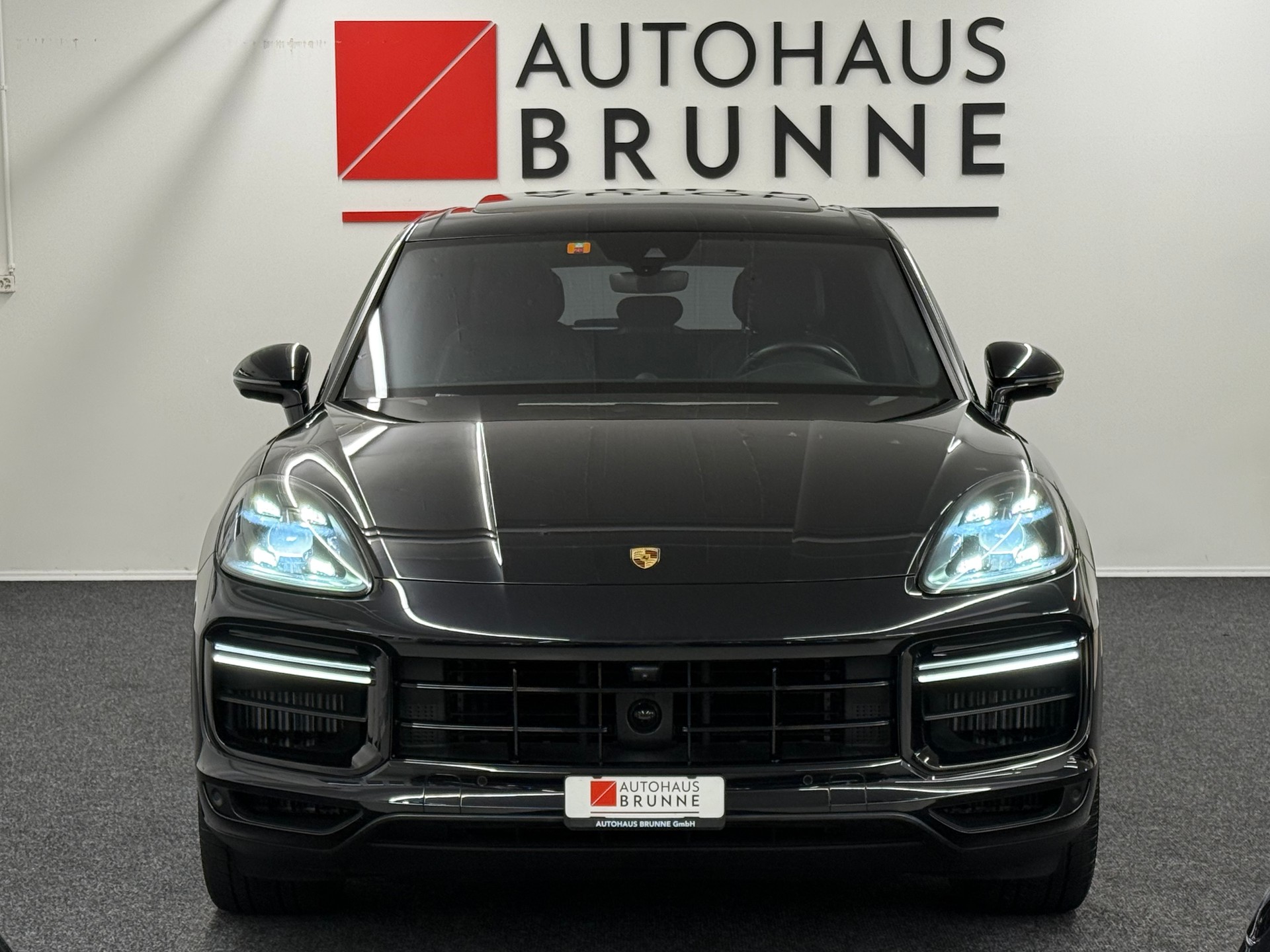 PORSCHE Cayenne Turbo-image-1
