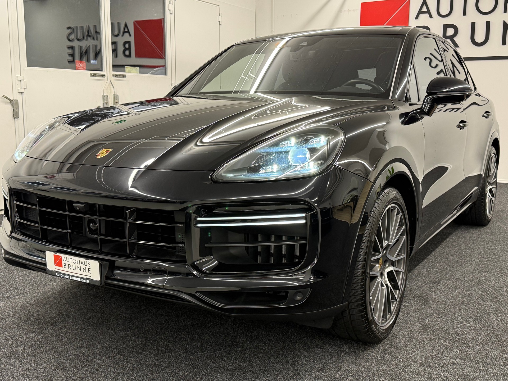 PORSCHE Cayenne Turbo-image-3