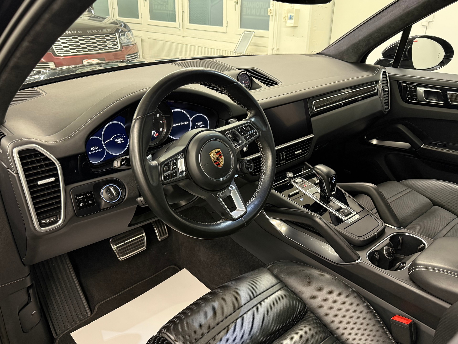 PORSCHE Cayenne Turbo-image-15