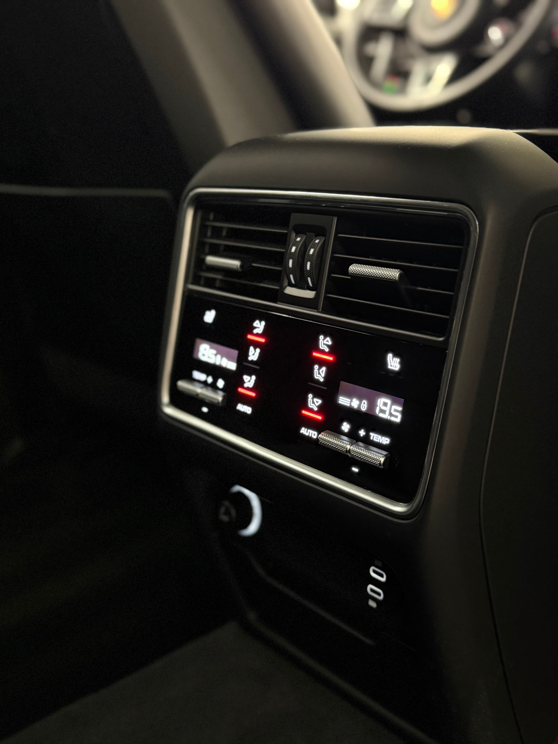PORSCHE Cayenne Turbo-image-29
