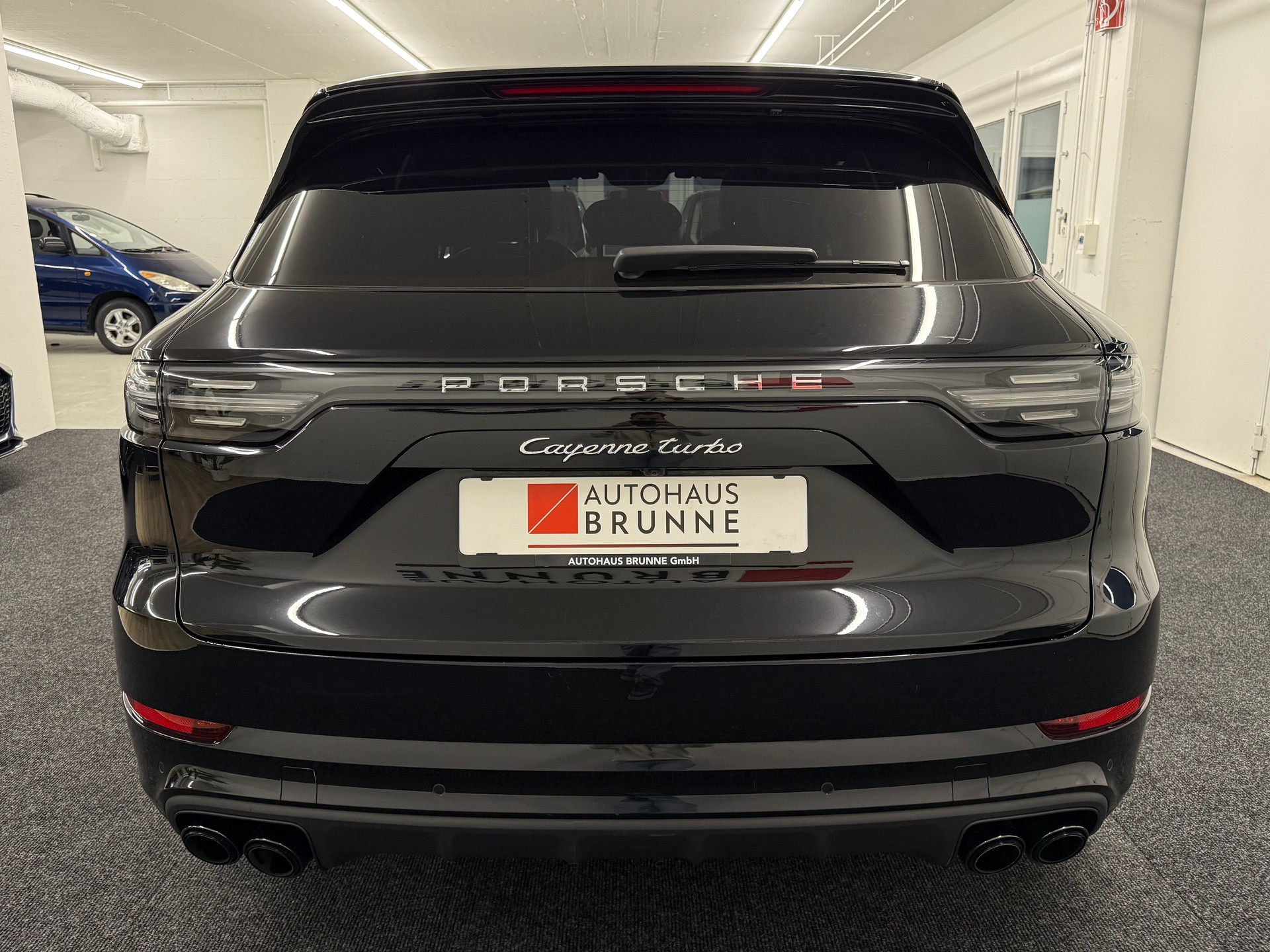 PORSCHE Cayenne Turbo-image-6