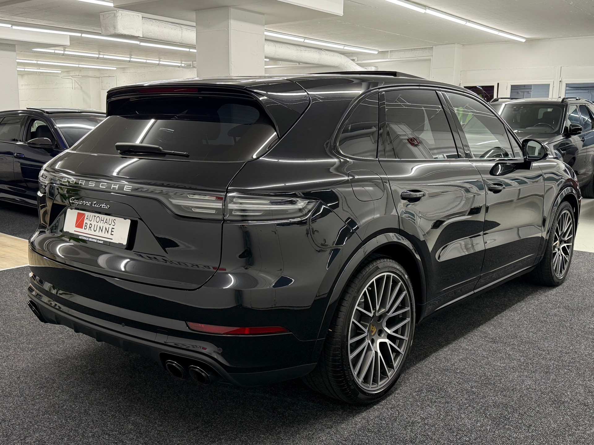 PORSCHE Cayenne Turbo-image-4