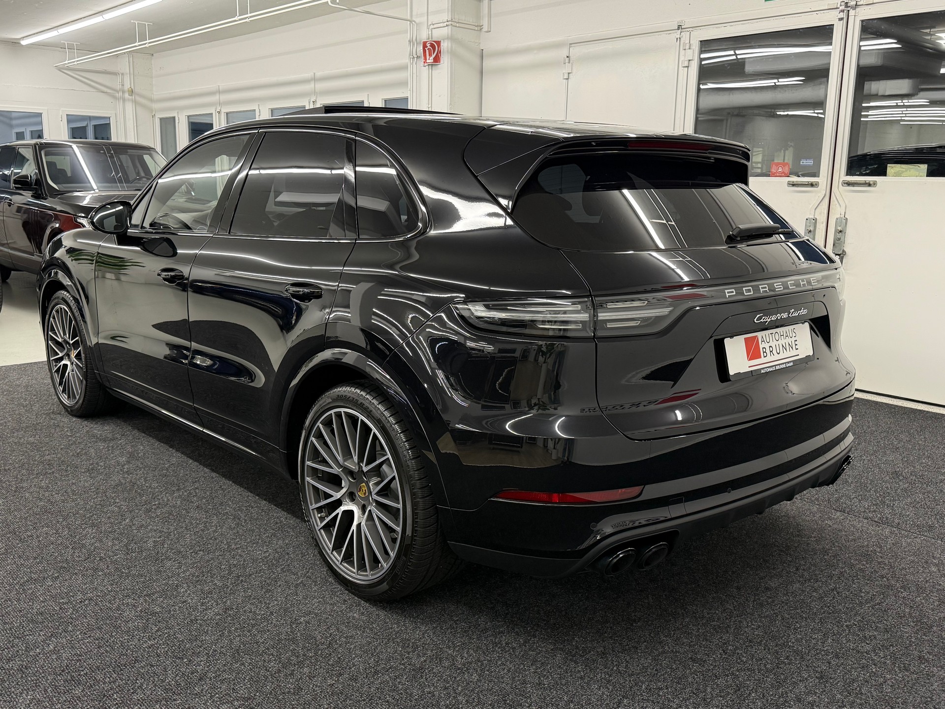 PORSCHE Cayenne Turbo-image-10