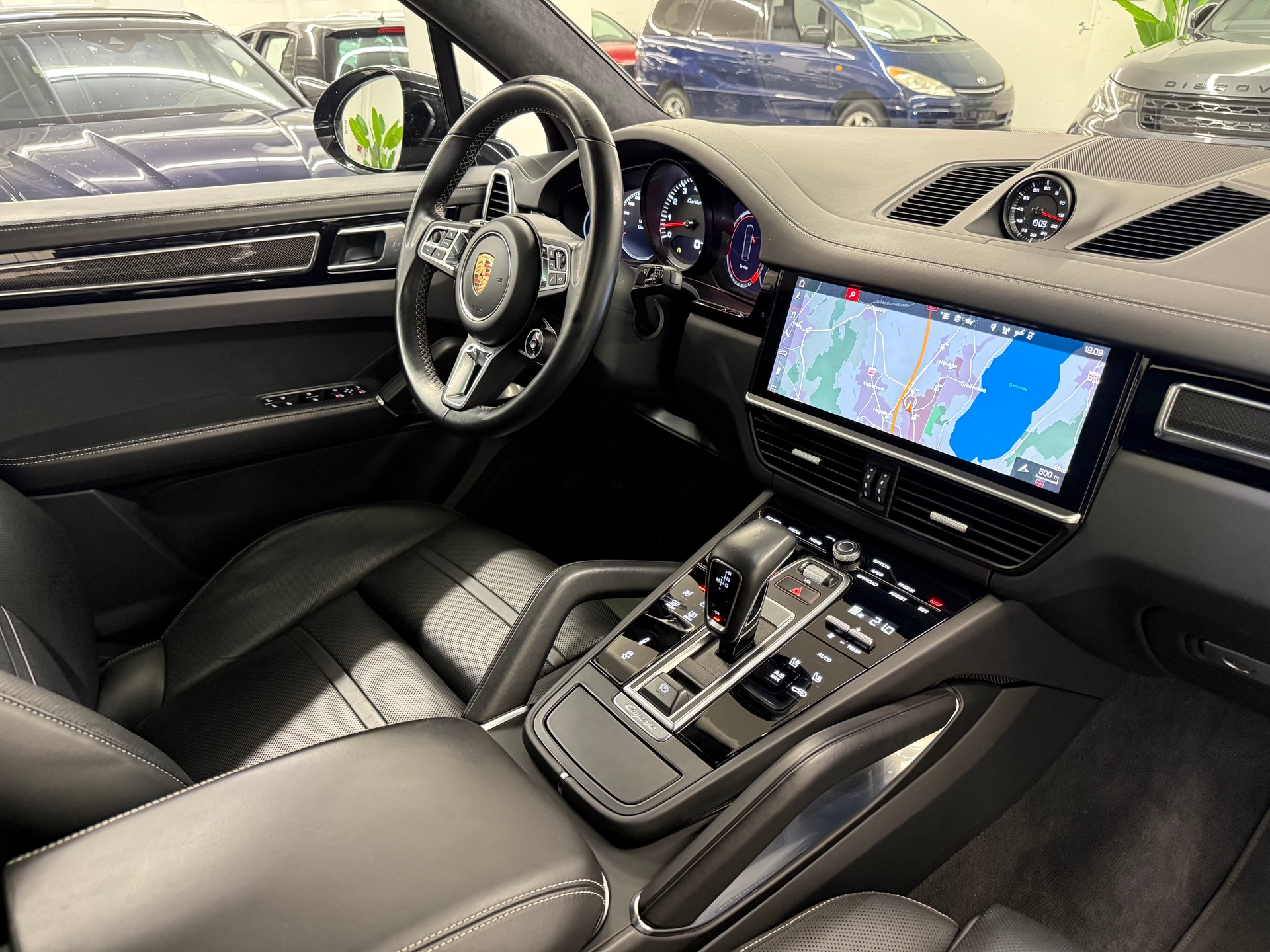PORSCHE Cayenne Turbo-image-22