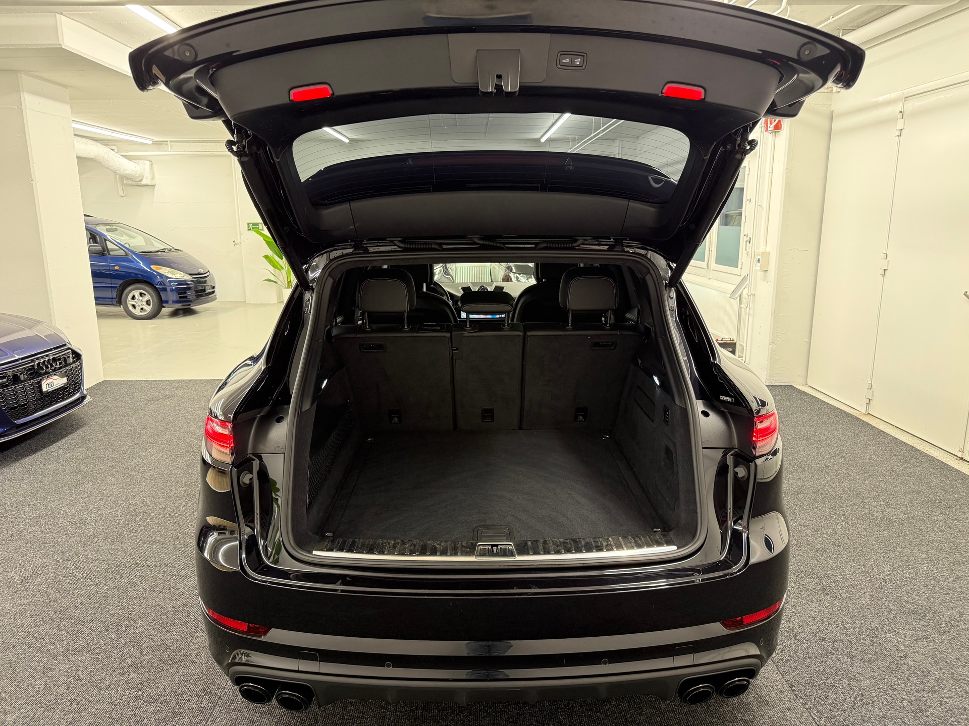 PORSCHE Cayenne Turbo-image-7