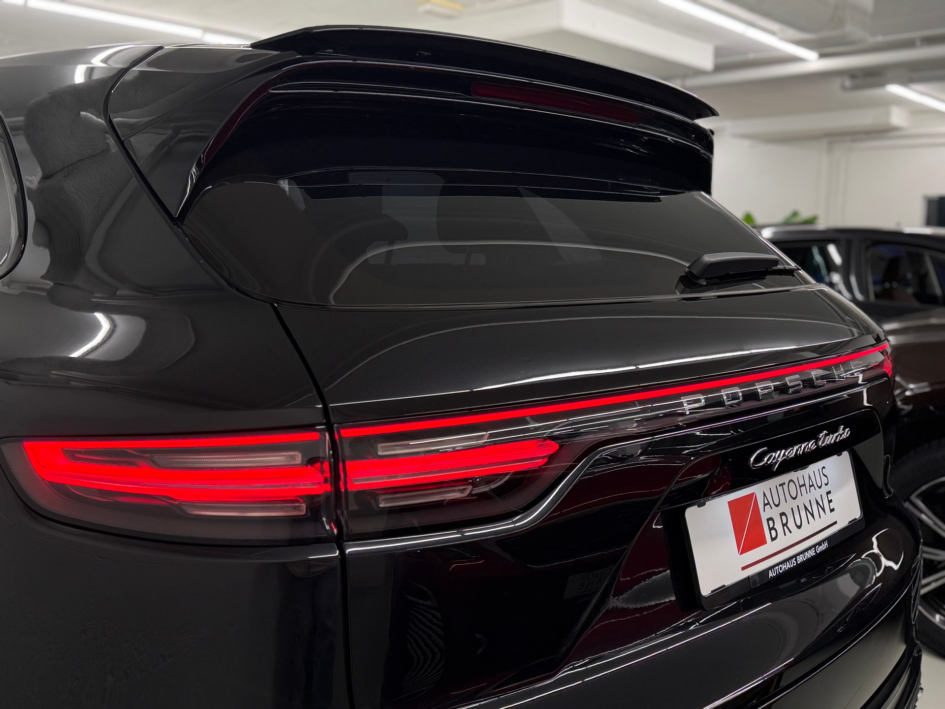 PORSCHE Cayenne Turbo-image-8