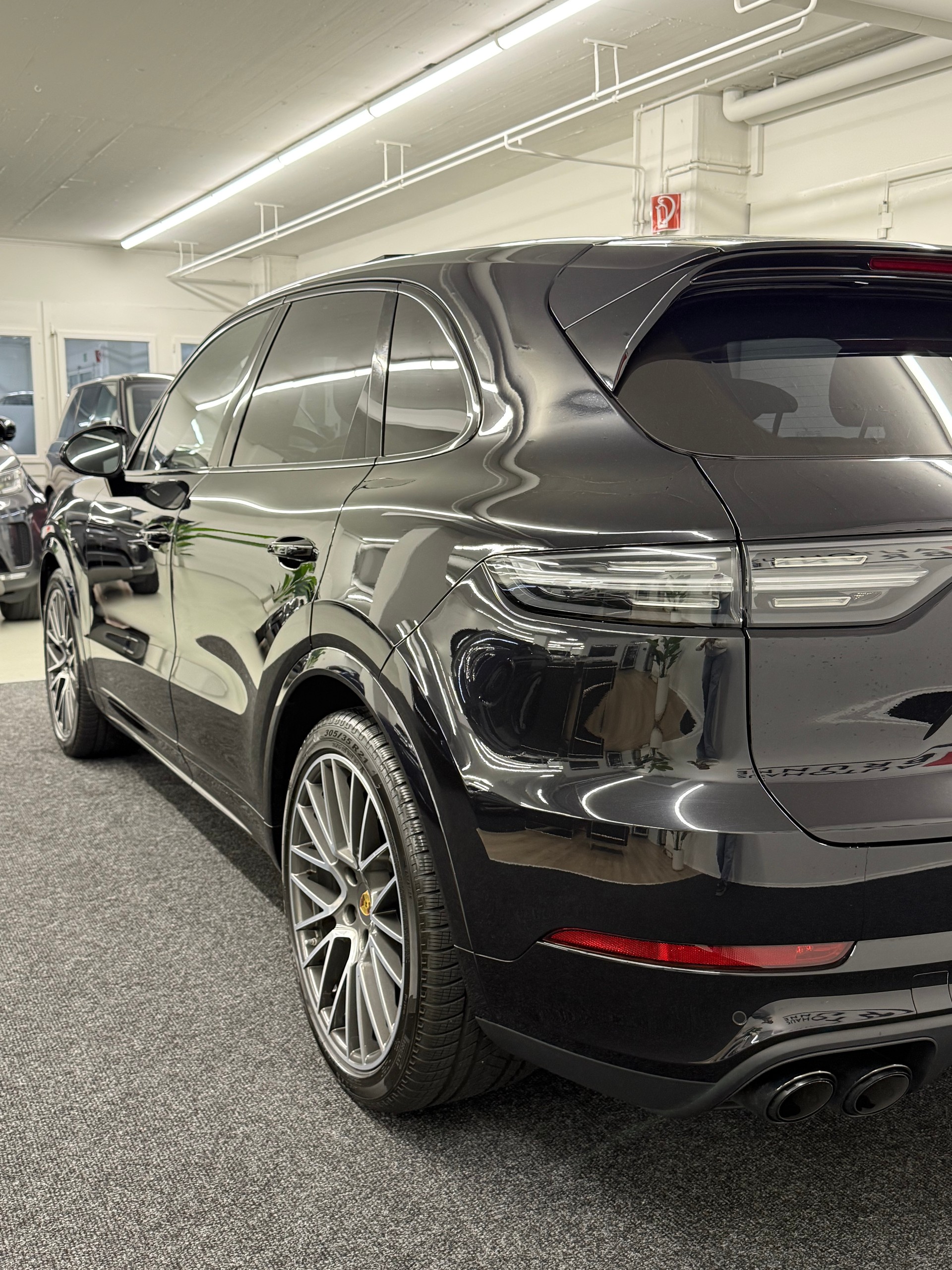 PORSCHE Cayenne Turbo-image-11