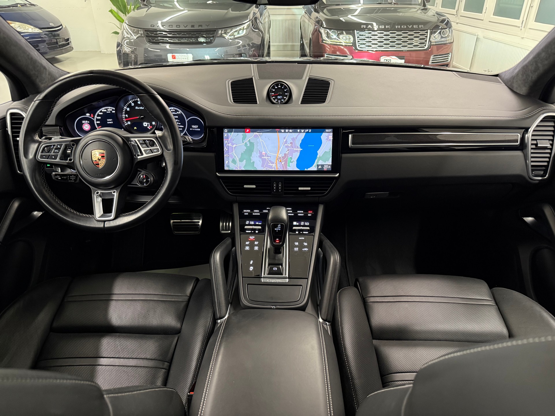 PORSCHE Cayenne Turbo-image-18