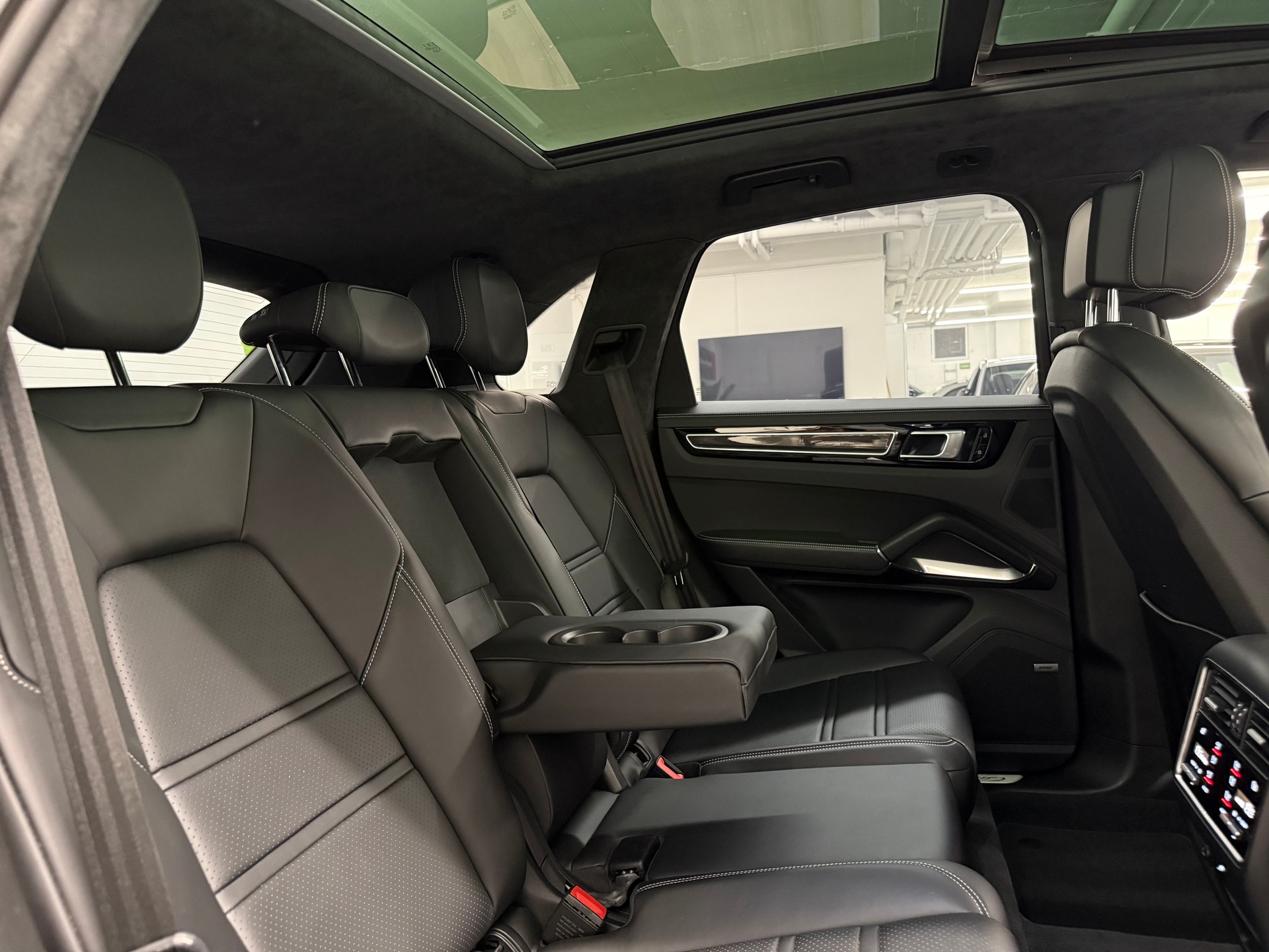 PORSCHE Cayenne Turbo-image-28