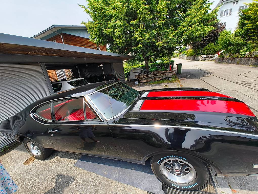 OLDSMOBILE CUTLASS