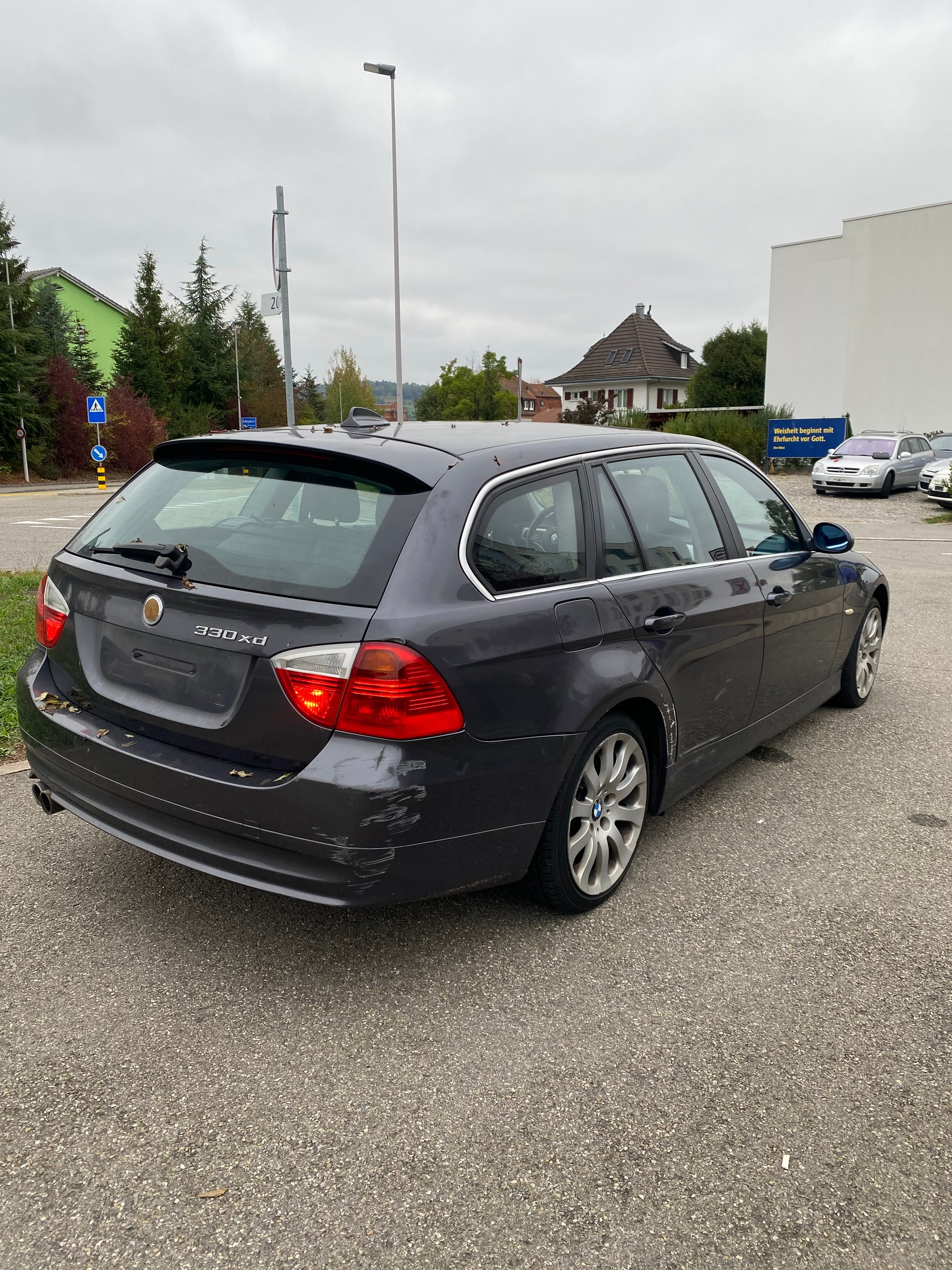BMW 330xd Touring-image-1