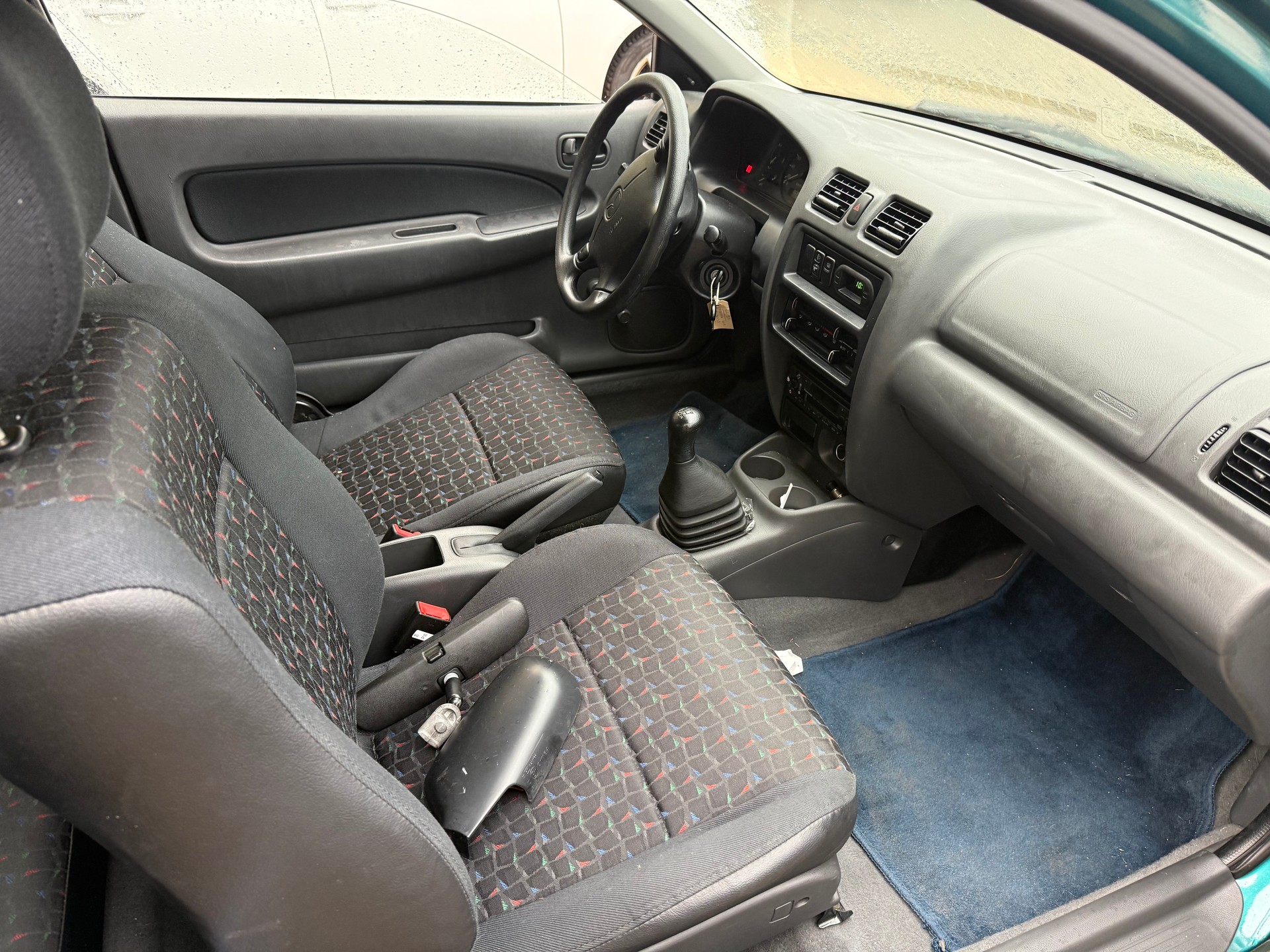 MAZDA 323 P 1.3i-16V LX-image-8