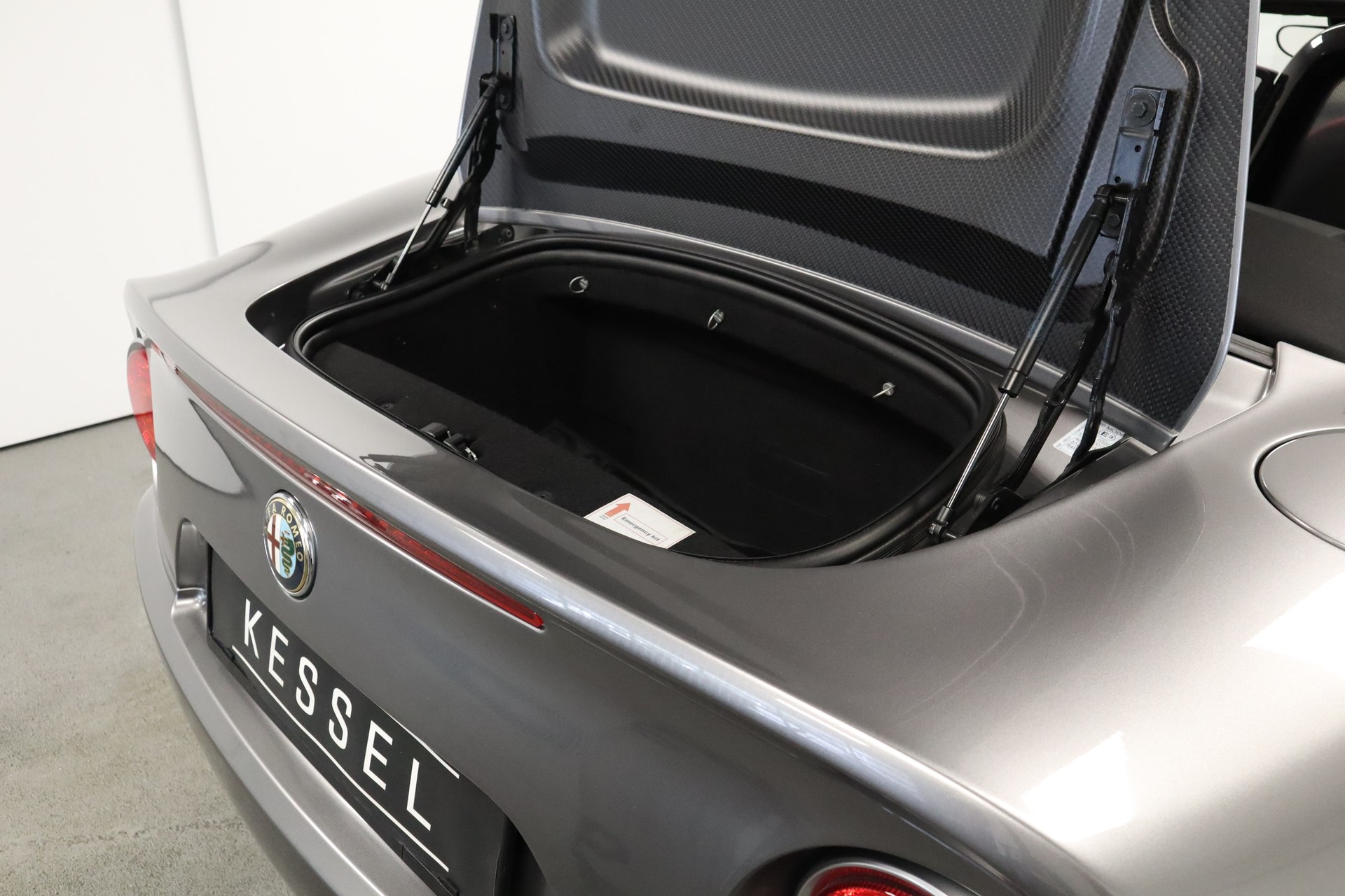 ALFA ROMEO 8C Spider-image-11