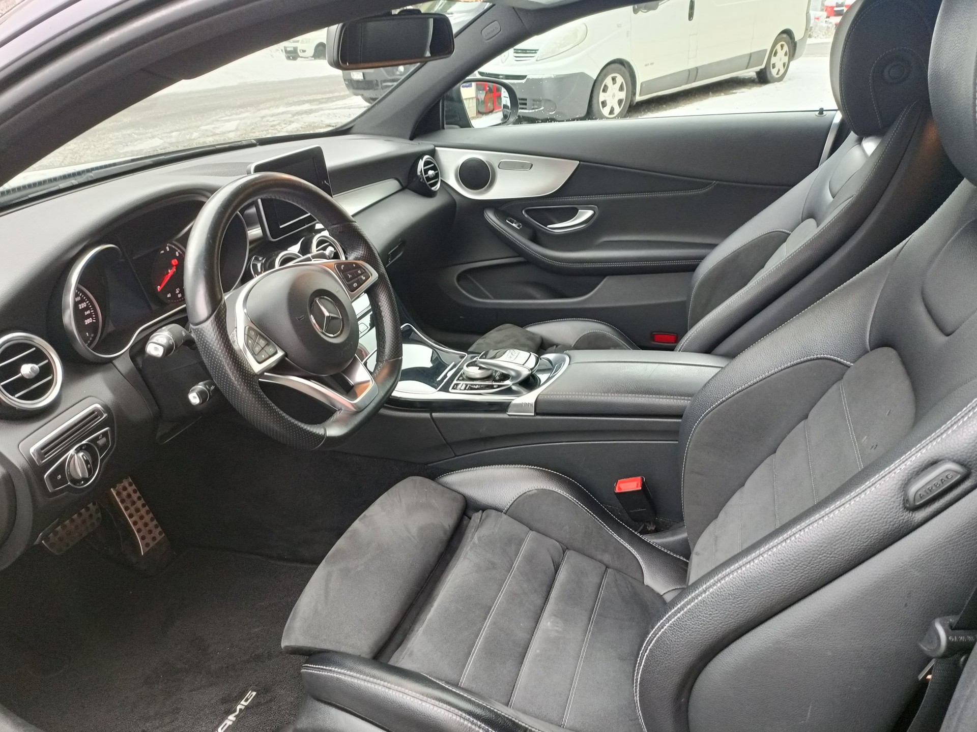 MERCEDES-BENZ C 200 AMG Line Coupé 7G-Tronic-image-6